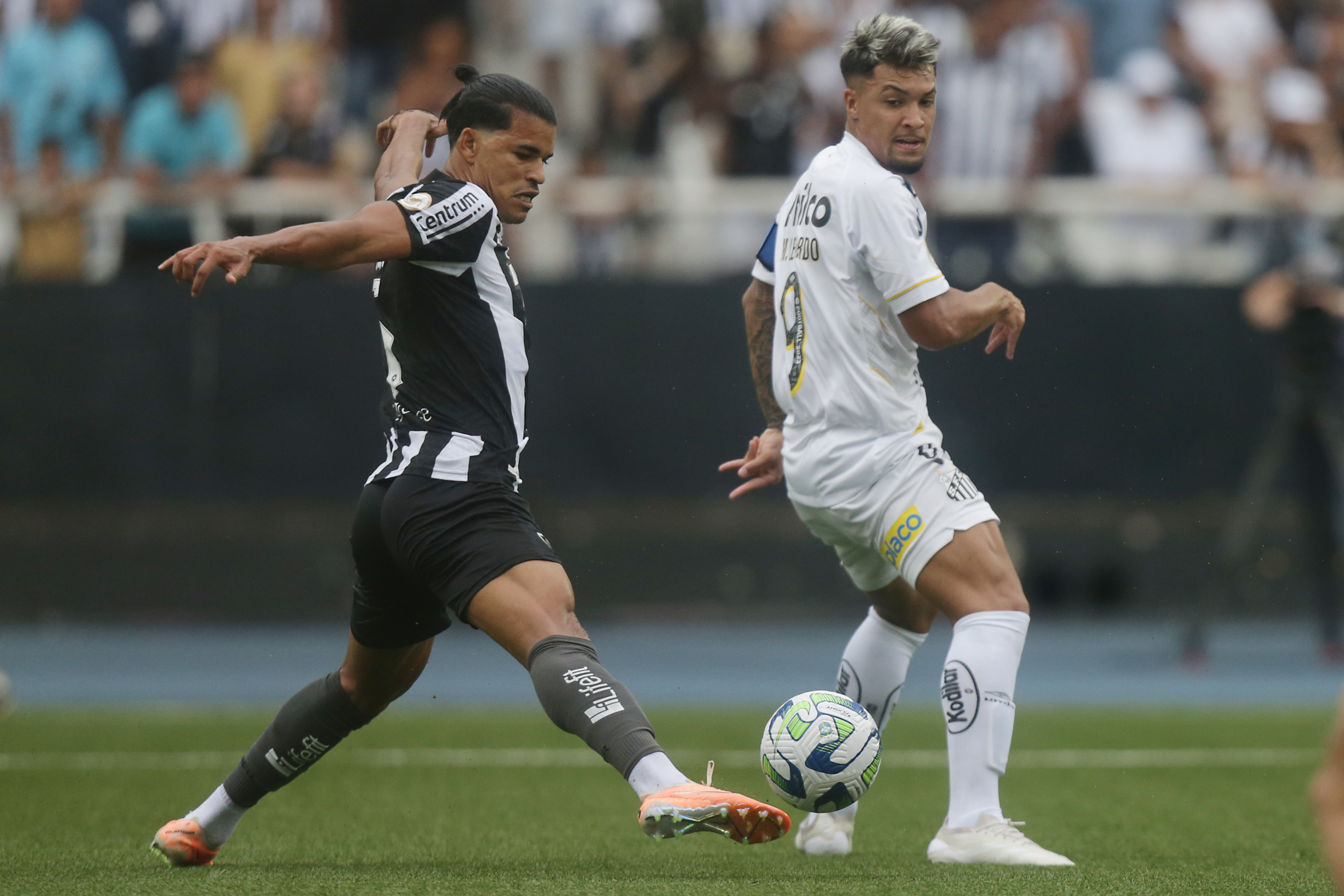 Santos busca empate com Botafogo no fim e amplia sequência invicta