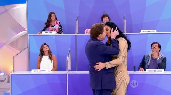 Silvio Santos brinca de 'pula sela' durante 'Jogo dos Pontinhos