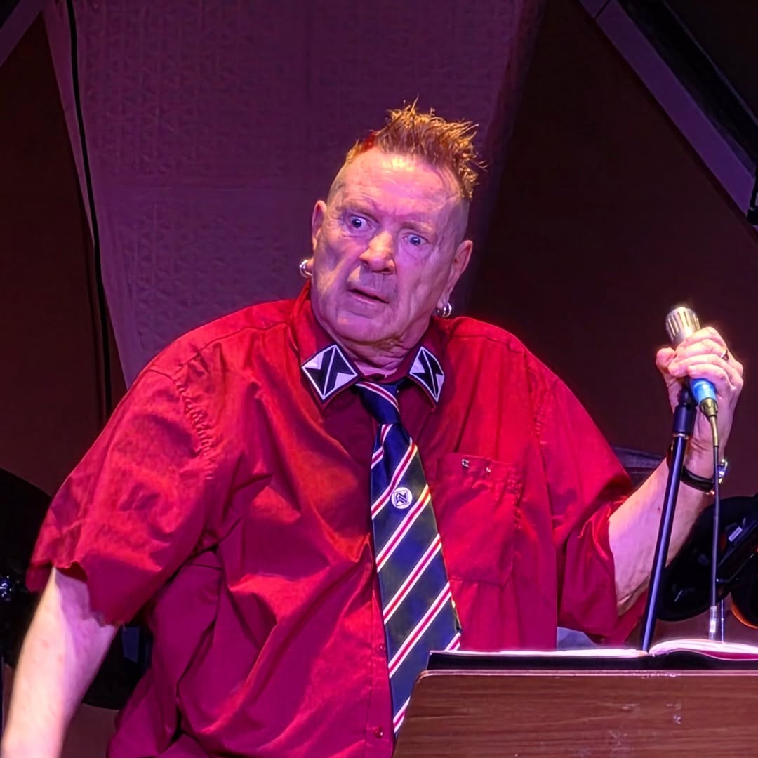 Lenda dos Sex Pistols, John Lydon xinga fã de 'nazista' em show