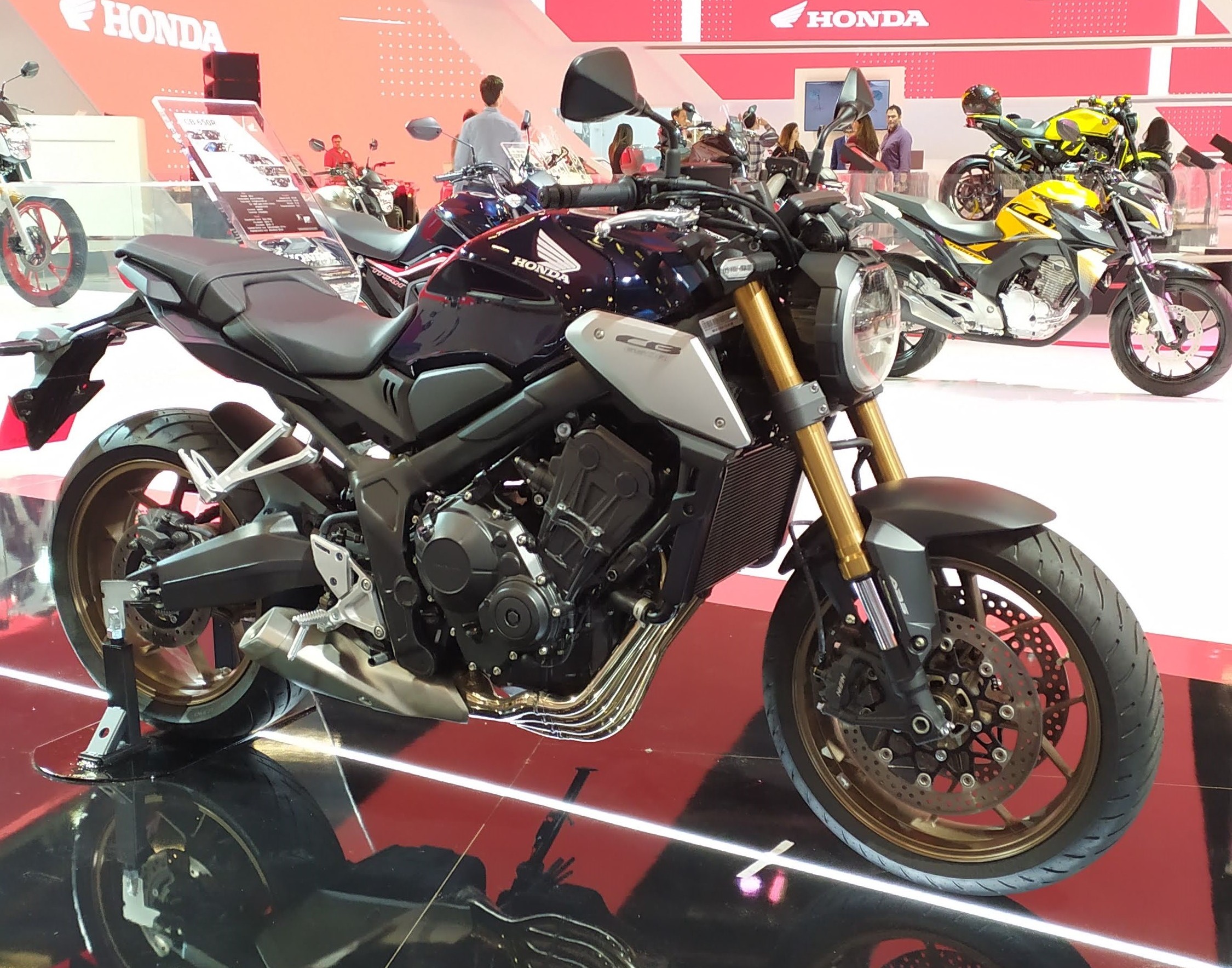 Honda tem quatro lançamentos da família CB no Salão Duas Rodas