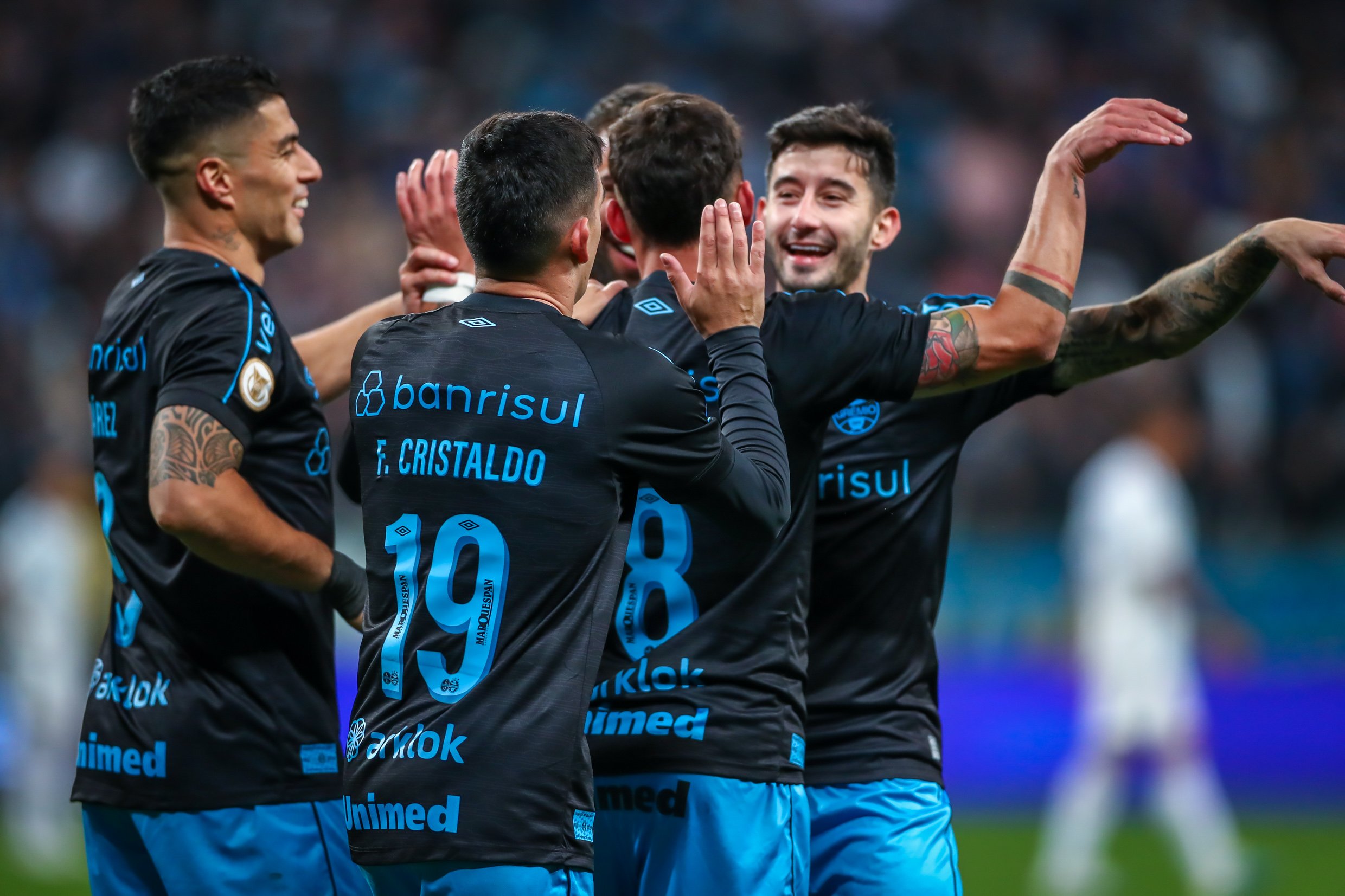 Corinthians e Grêmio fazem jogo com 2 viradas e empatam no duelo com mais  gols do Brasileirão - Jogada - Diário do Nordeste