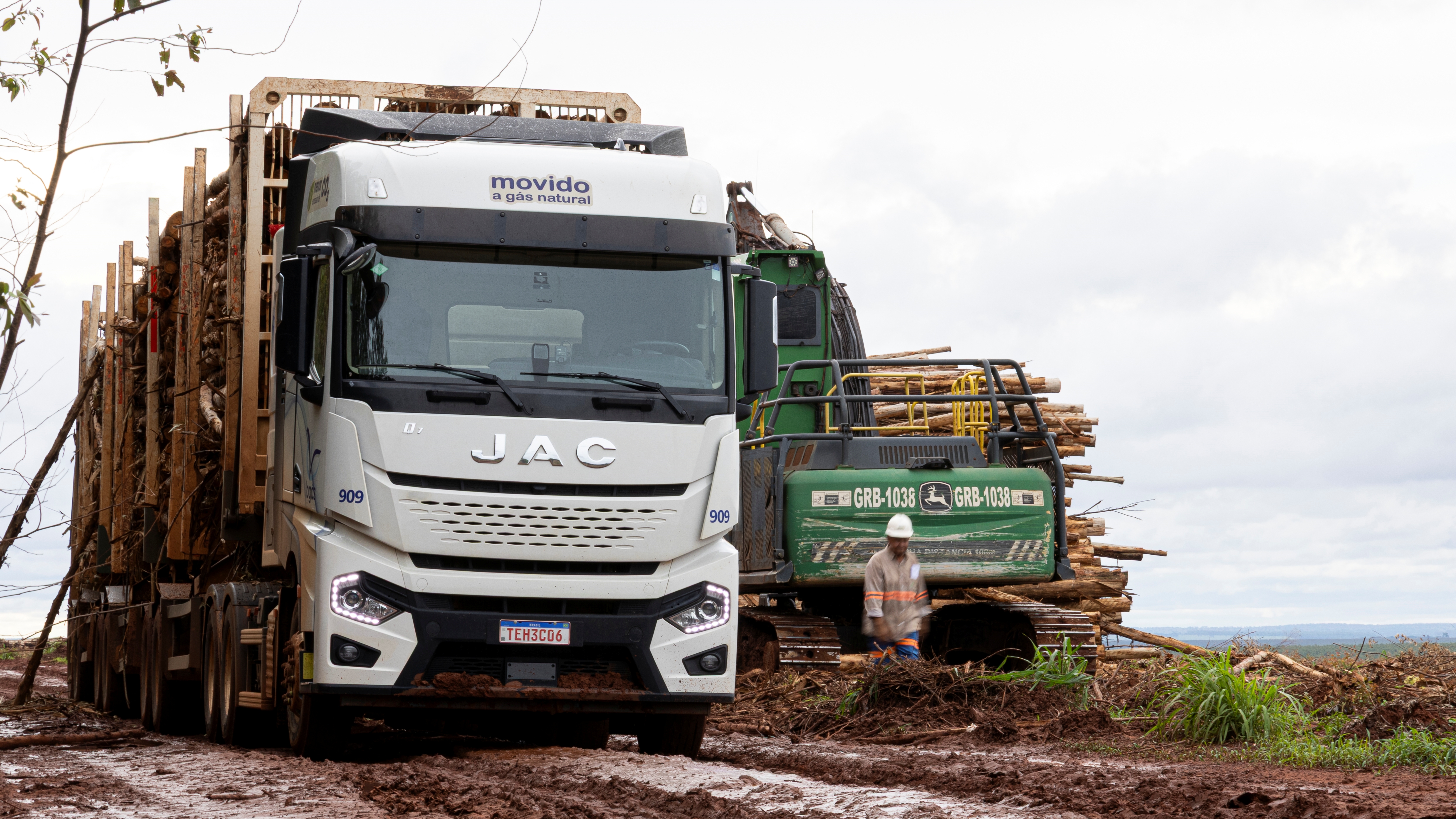 Novo micro-ônibus elétrico apresentado em Hannover, Azure 7 virá