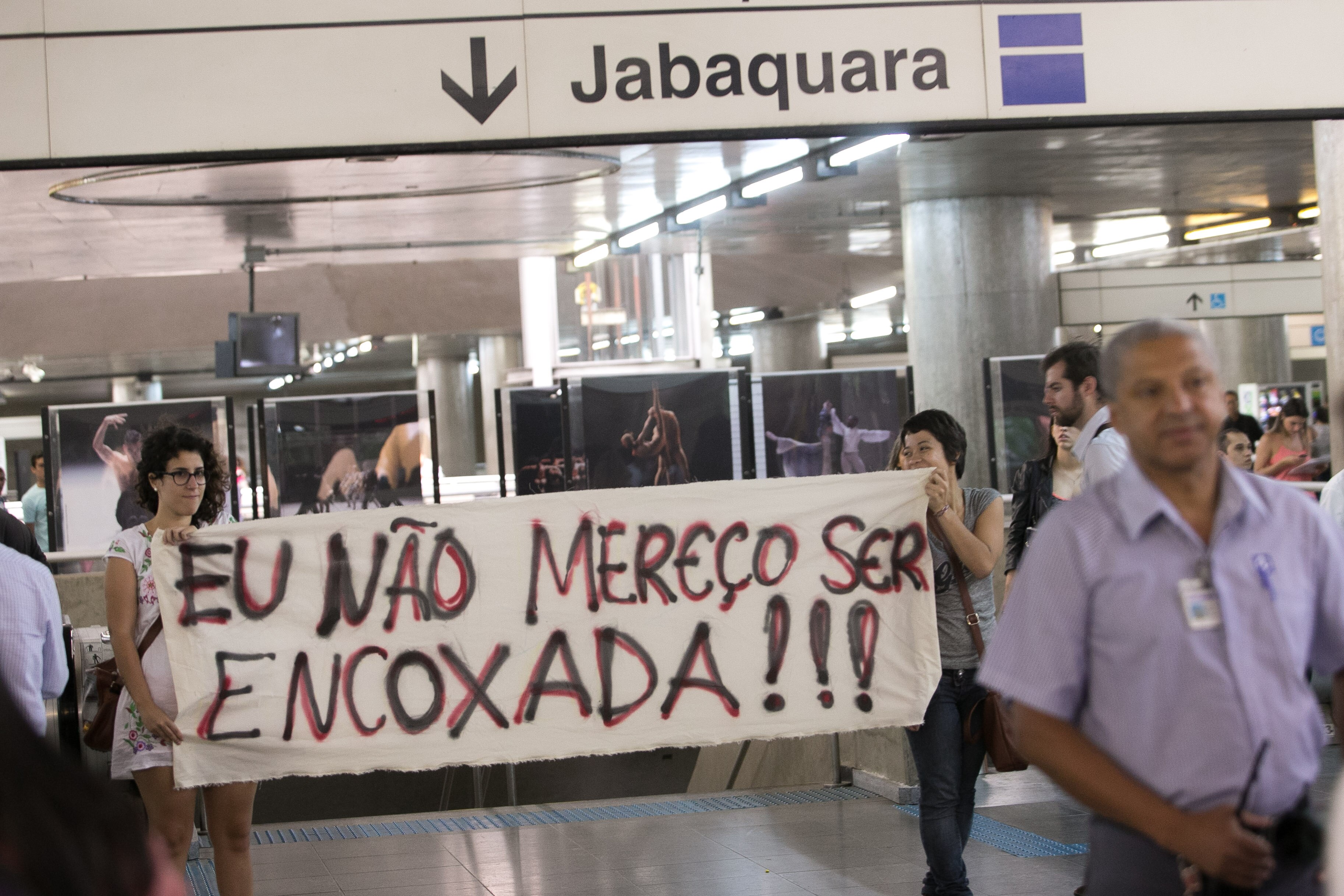 1 em cada 4 mulheres de SP já sofreu assédio no transporte coletivo -  Estadão