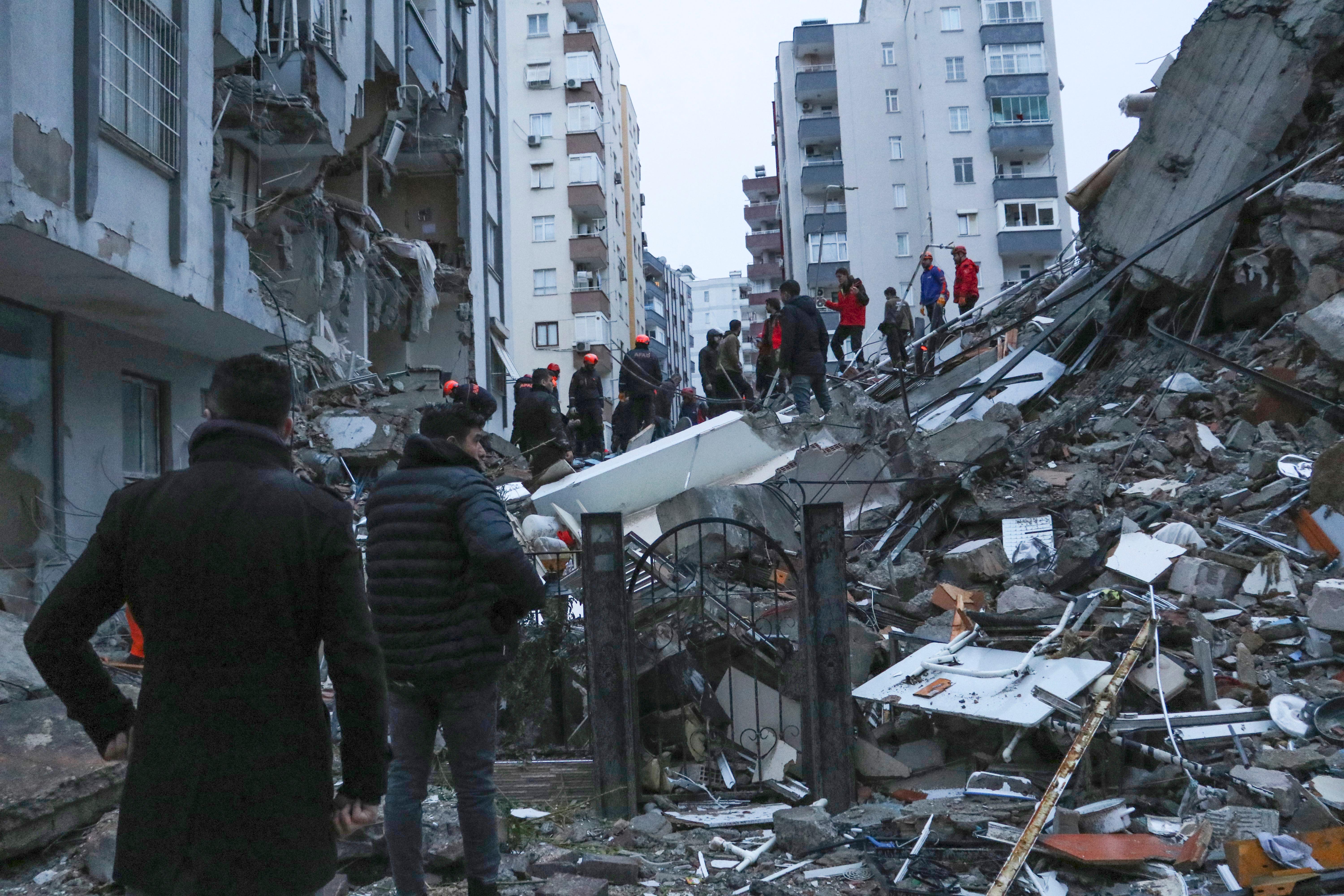 Vídeos não mostram estrago causado por terremoto na Turquia