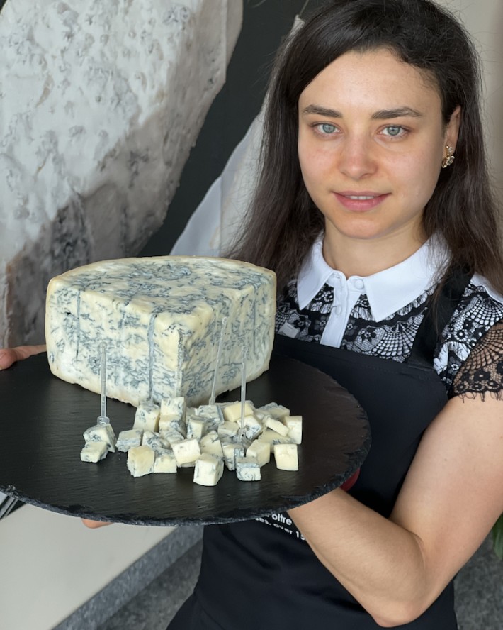 Gorgonzola de colher  O Gorgonzola é um dos queijos de mofo azul