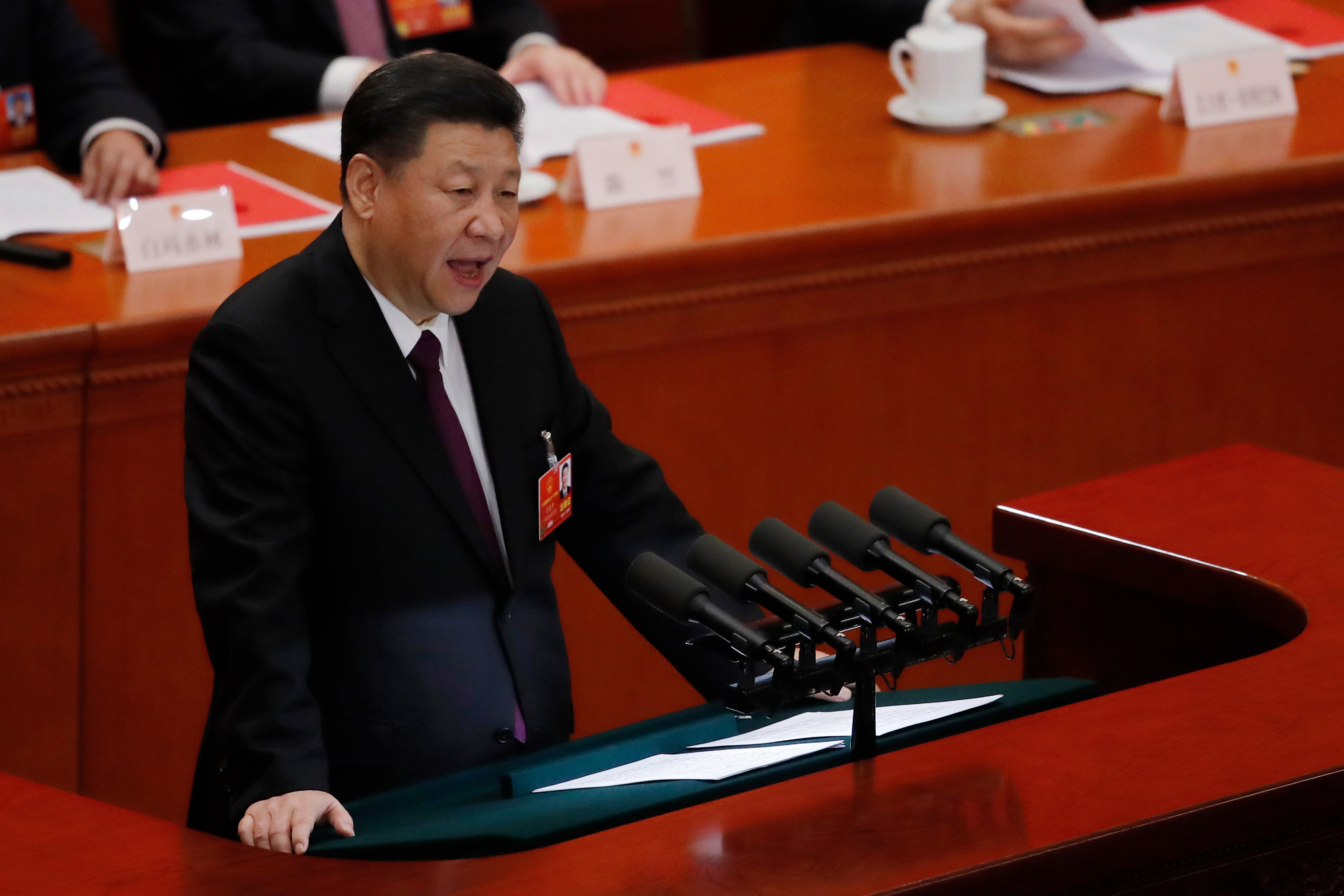 China bane venda de bíblias na internet e aperta cerco contra cristãos -  Estadão
