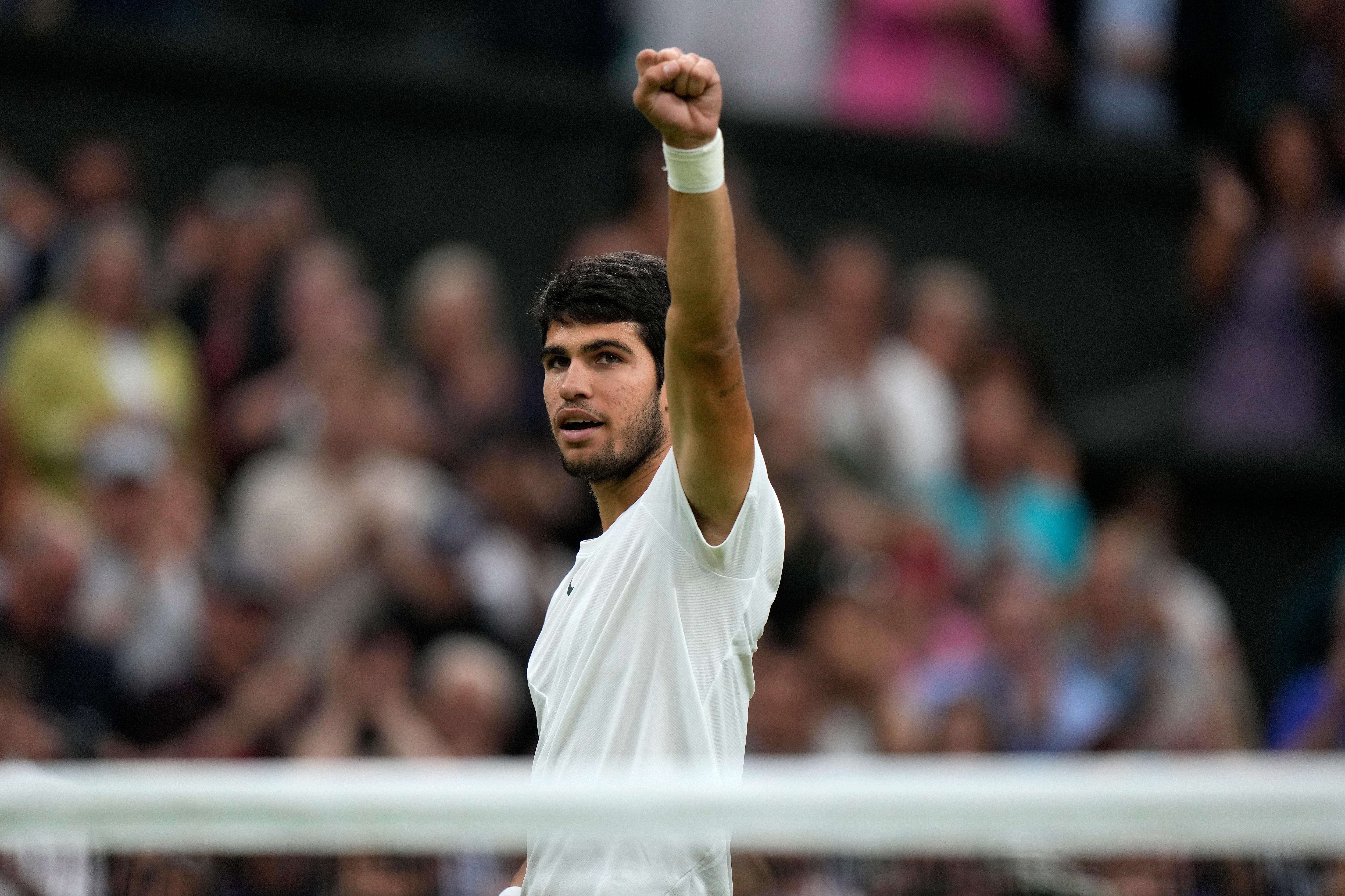 Djokovic bate Sinner, se garante na final e mira 8º título em Wimbledon