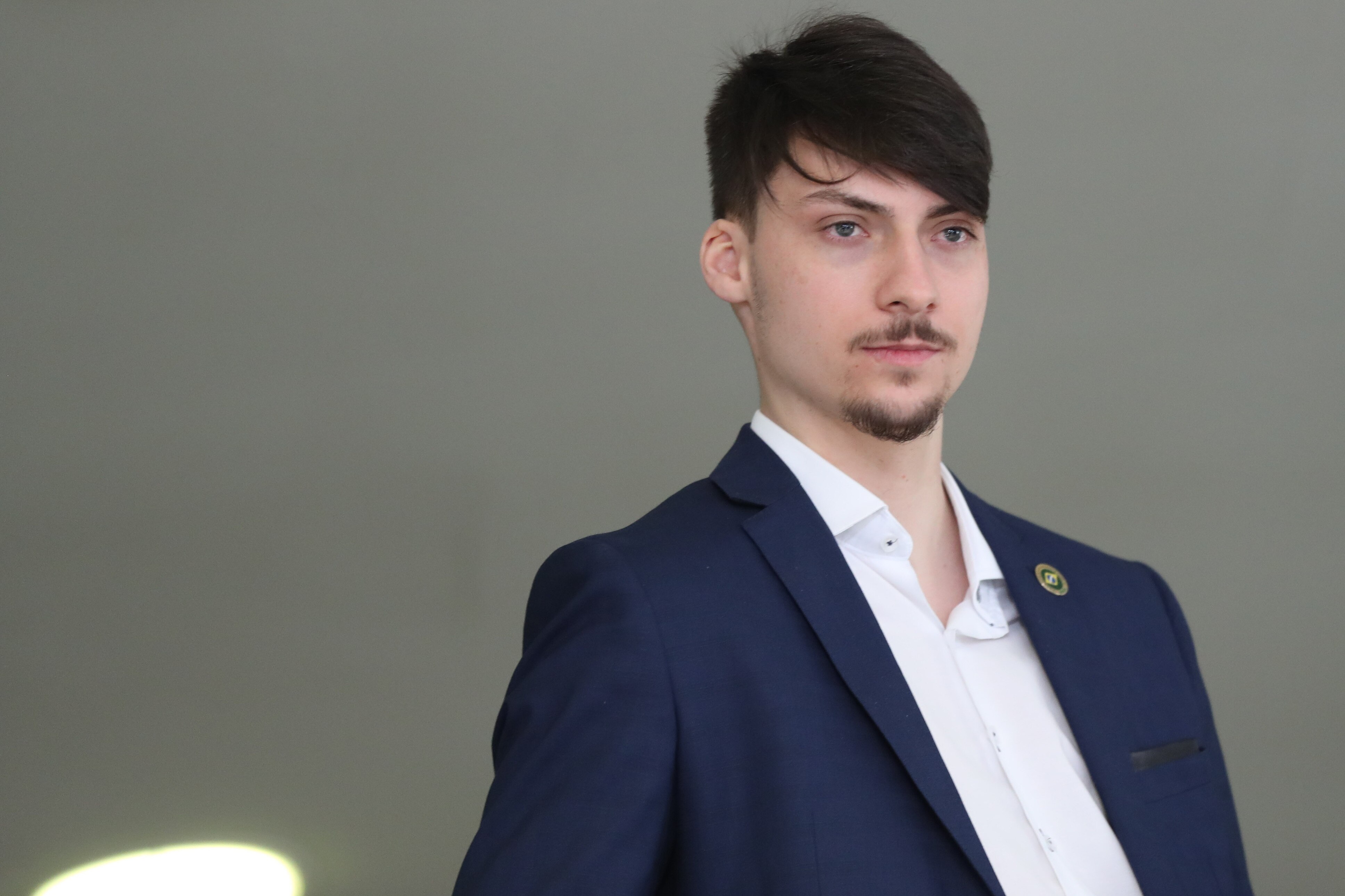 Jair Renan, filho '04' de Bolsonaro, ganha programa de r&aacute;dio - Estad&atilde;o