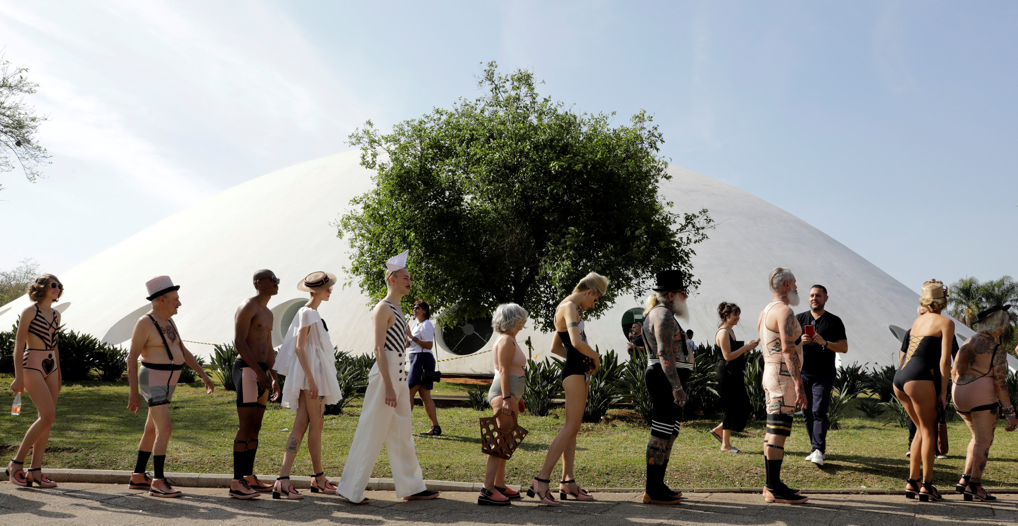 Na São Paulo Fashion Week, modelos fora do padrão viram regra