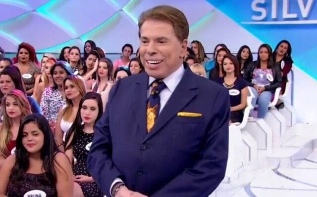 Silvio Santos brinca de 'pula sela' durante 'Jogo dos Pontinhos