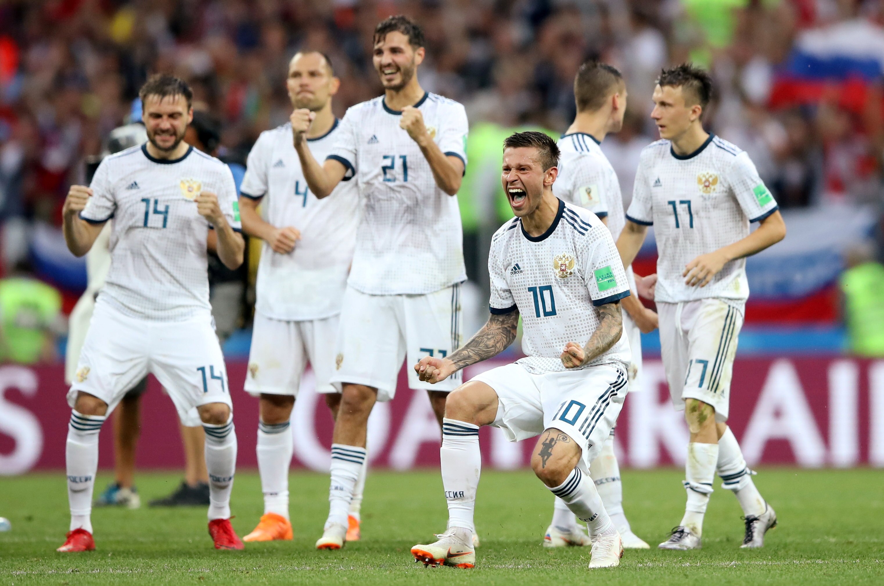 Tite não consola jogadores e deixa o gramado após eliminação do Brasil na  Copa do Mundo - Lance!