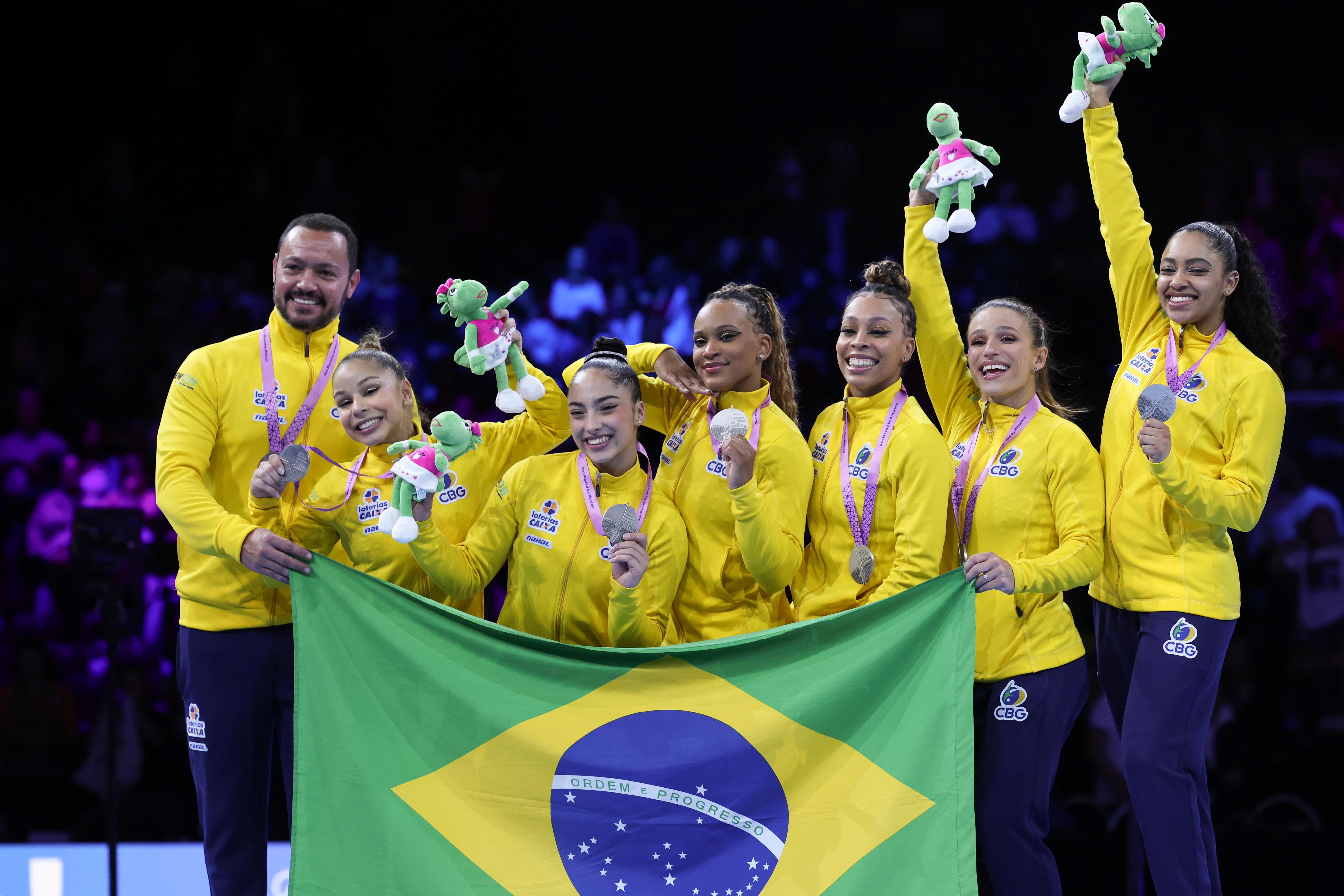 Brasil conquista prata inédita por equipe no Mundial de Ginástica Artística  2023