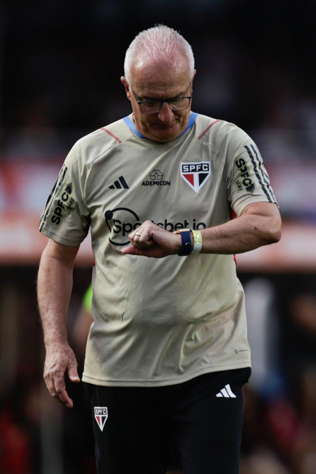 Dorival relembra desfalques após empate do São Paulo: 'Não é fácil