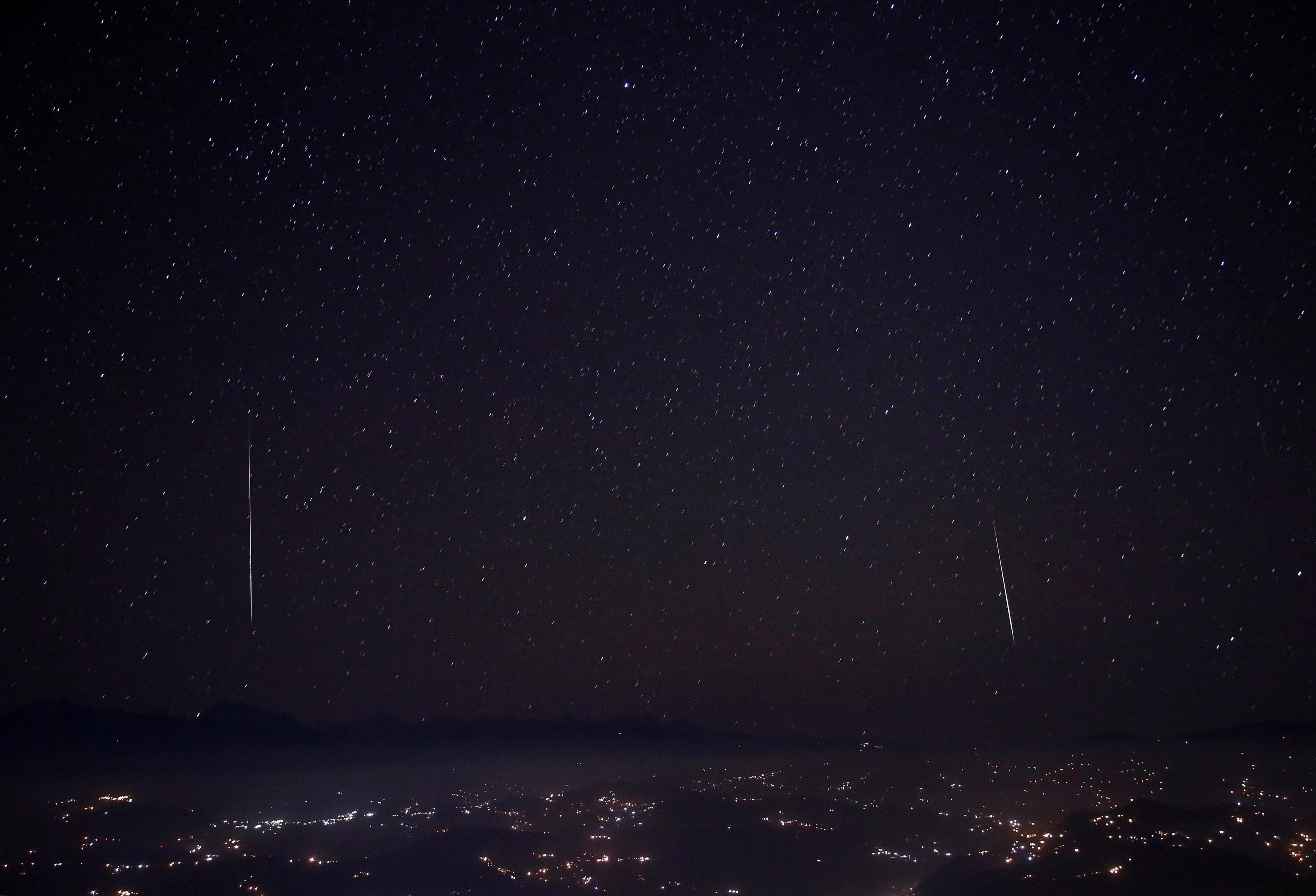 Chuva de meteoros Gemínidas: veja horário de pico e como assistir