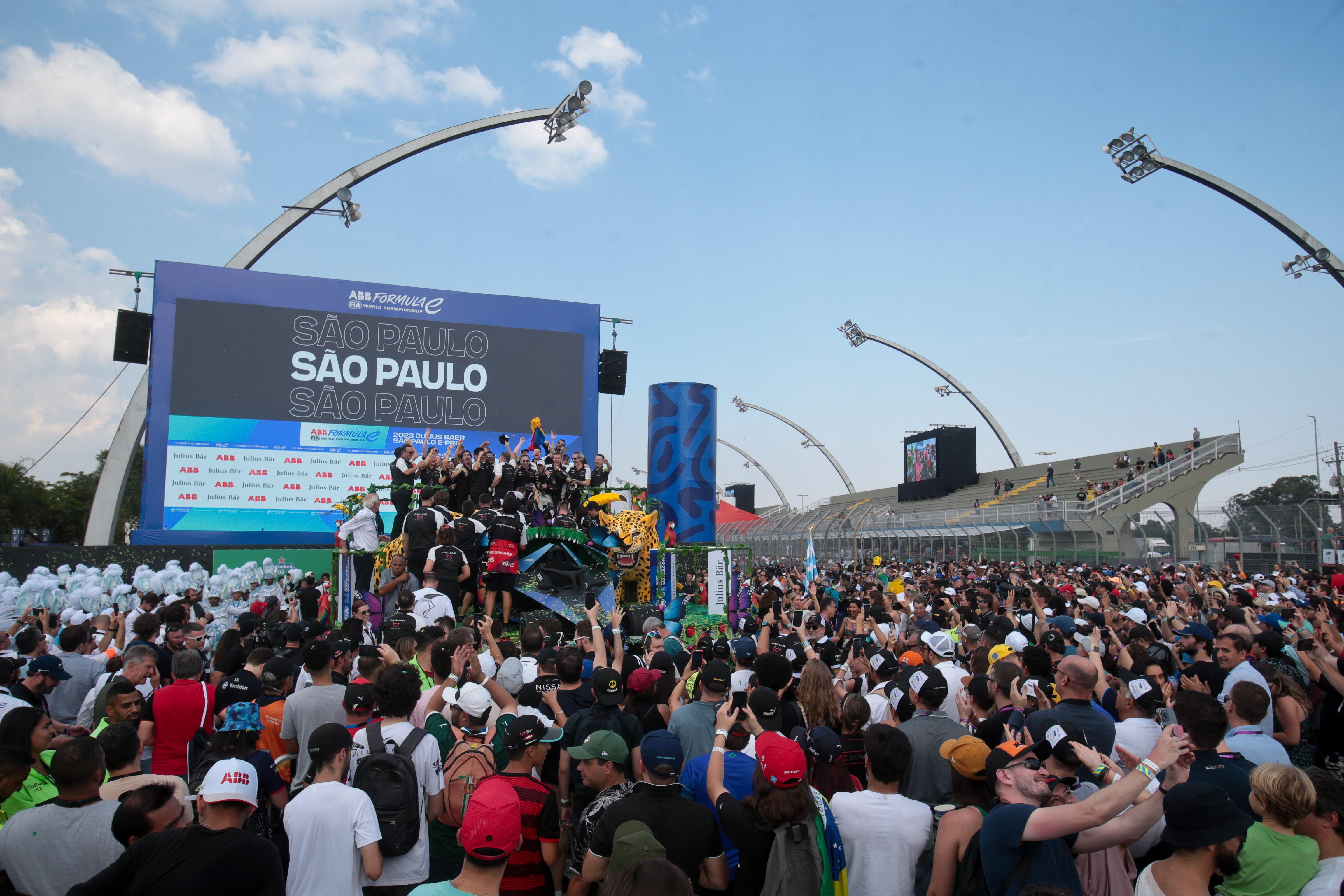 Brasileiro fica em último lugar na estreia da Fórmula E em São Paulo