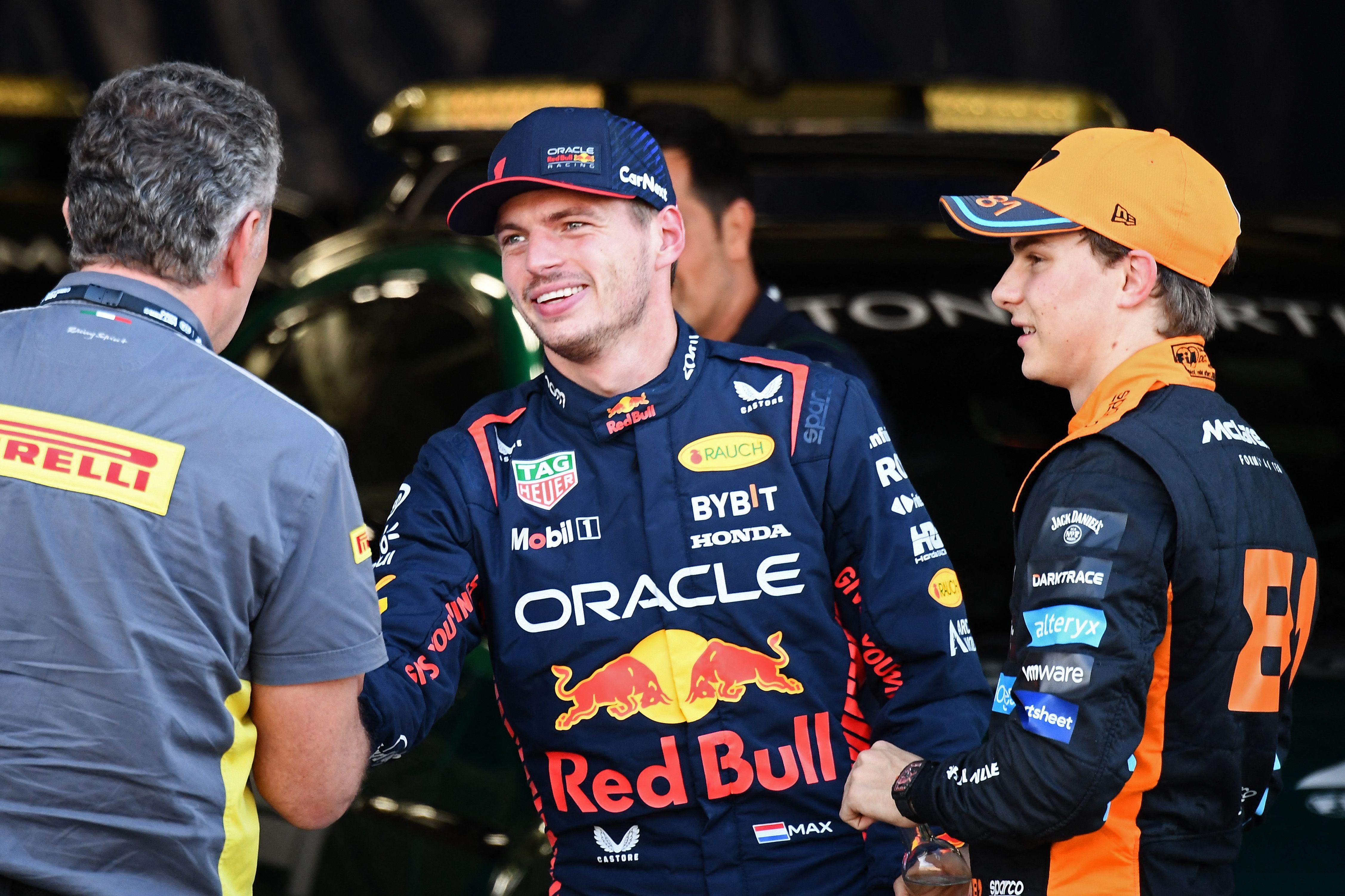 Sainz desbanca Red Bull e vence GP da Singapura; Hamilton vai ao