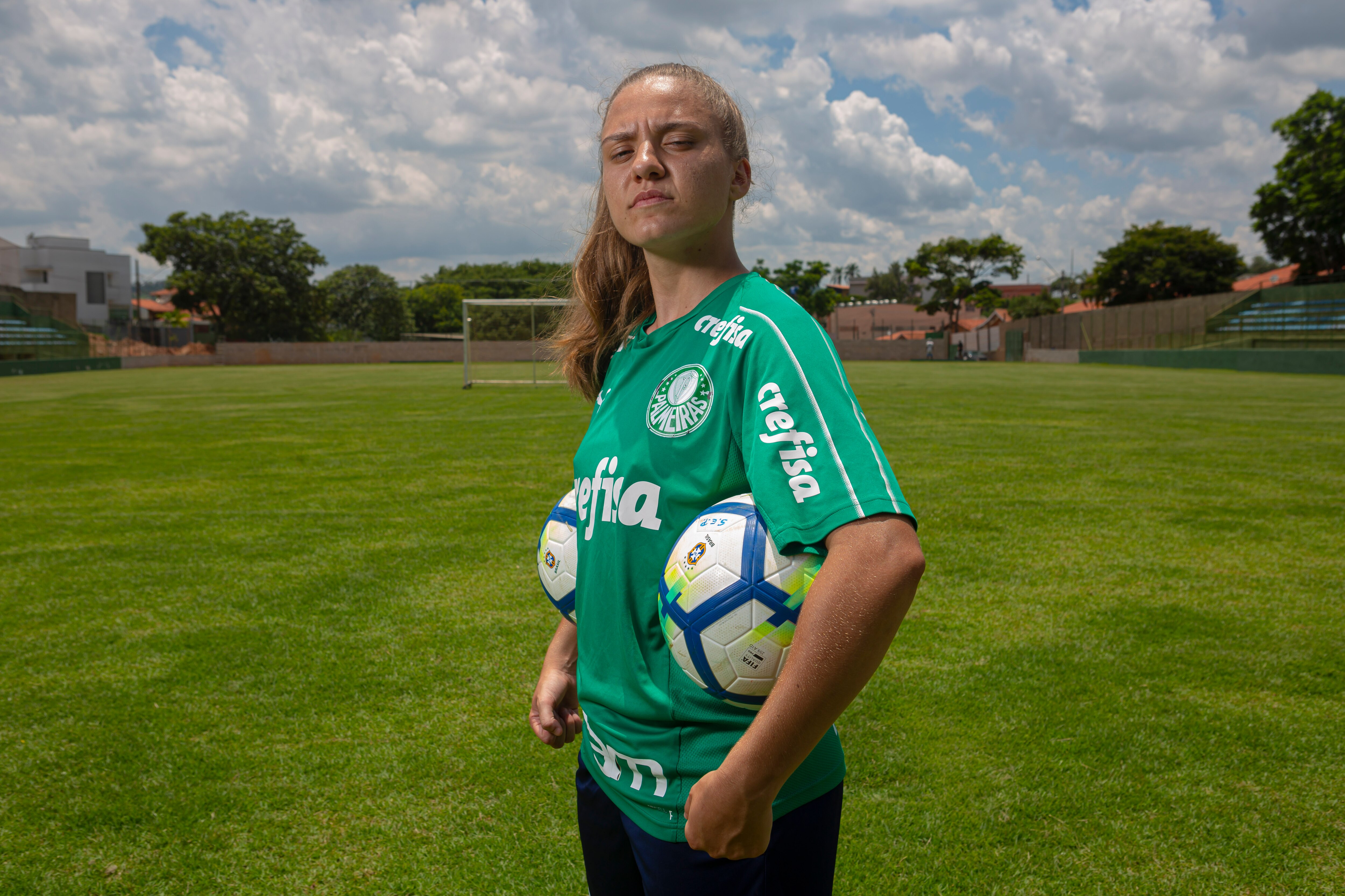 Comunicando-se por Libras, Stefany Krebs recebe boas-vindas do Palmeiras -  Libras Online