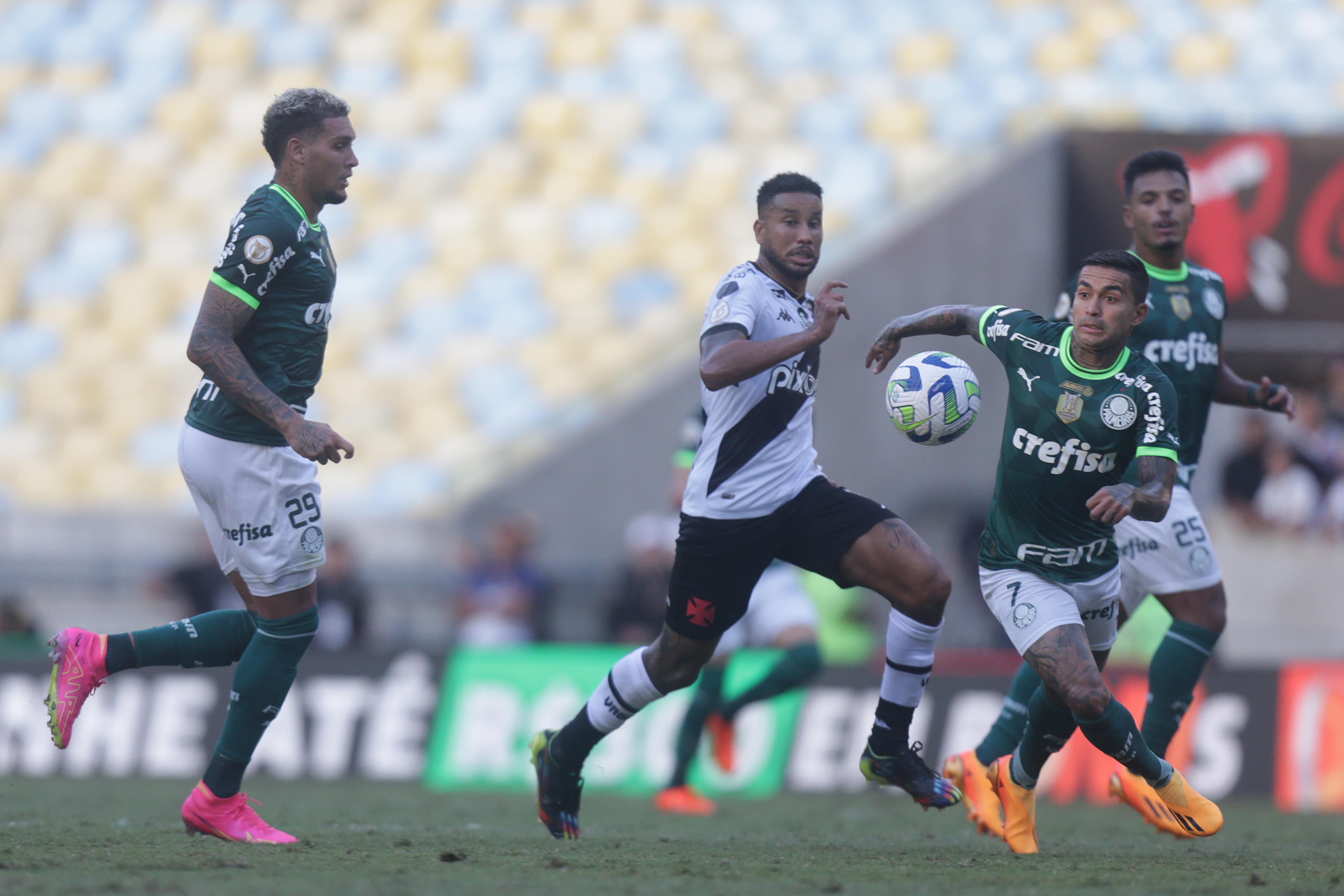 Palmeiras arranca empate com o Vasco em jogo animado no Maracanã