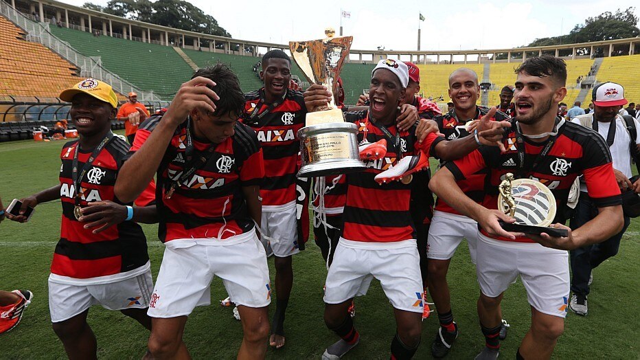 Copinha: Em jogo tumultuado, São Paulo bate Cruzeiro e vai à semifinal