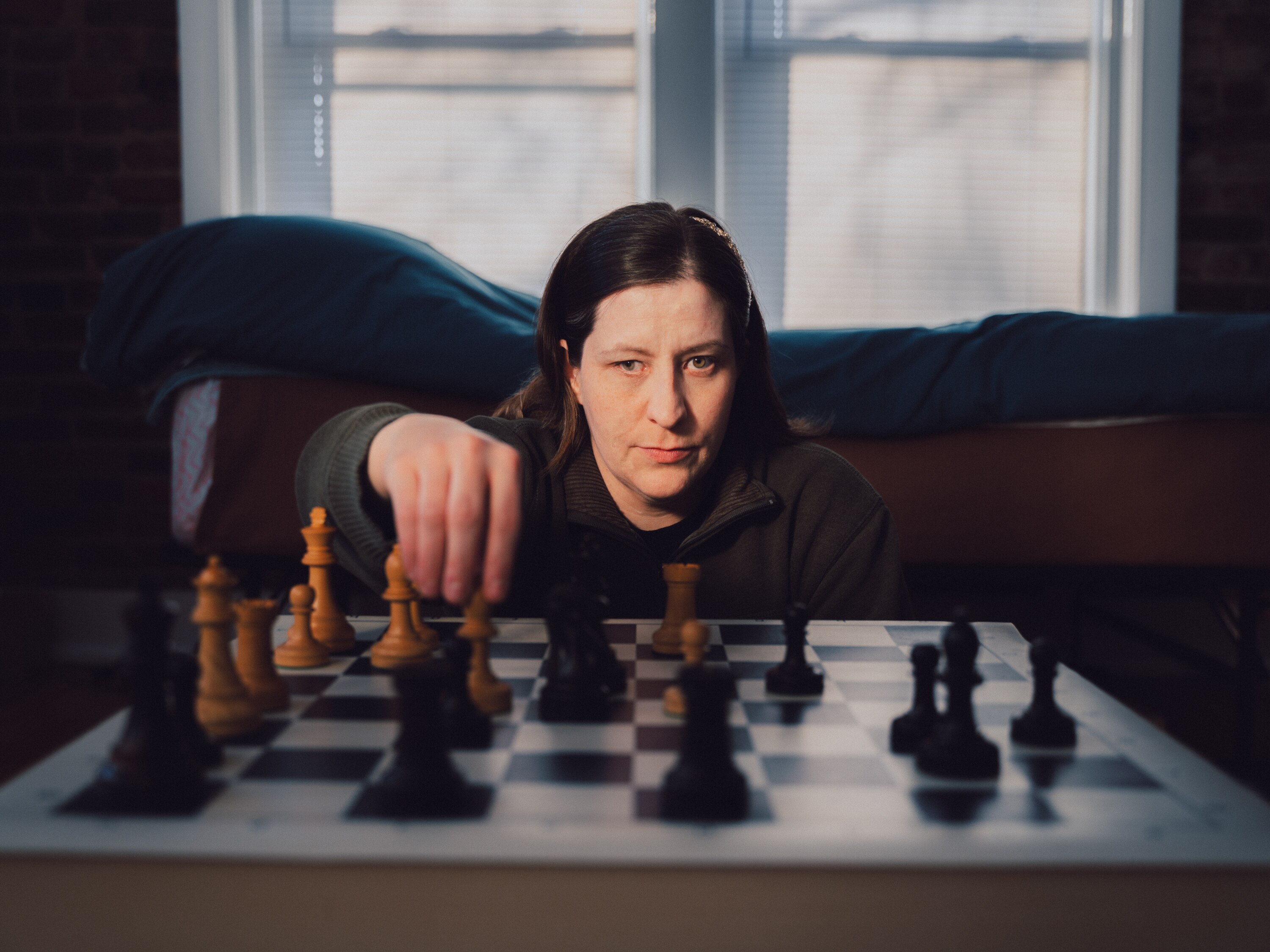 Ela é uma campeã de xadrez que mal consegue enxergar o tabuleiro