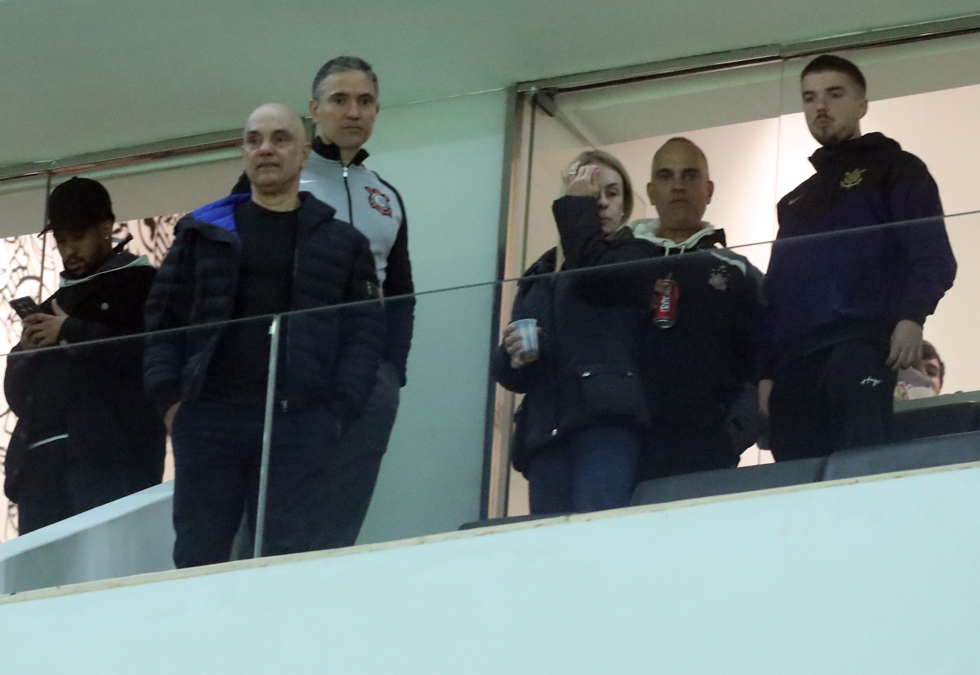 Os bastidores da foto de Alexandre de Moraes com o dedo médio em riste no  jogo entre Corinthians e Palmeiras - Estadão