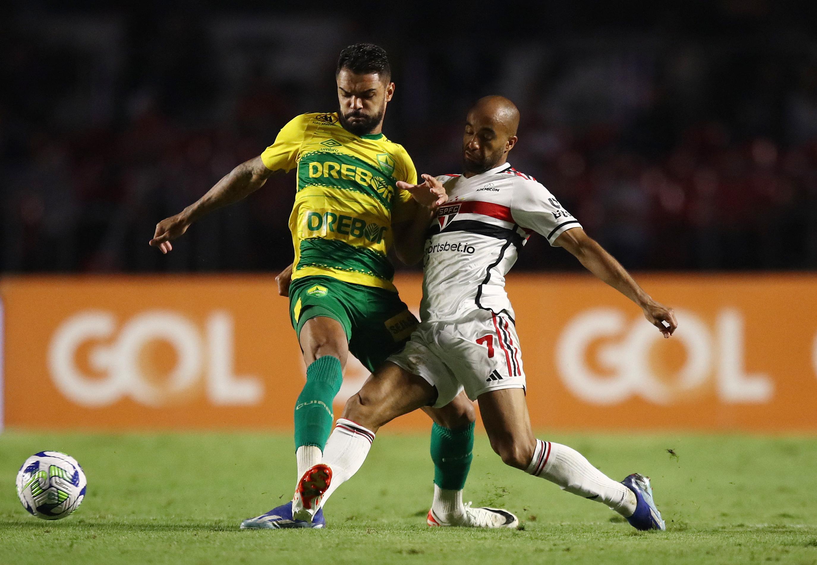 Longe dos gramados, Cafu se mantém em forma com a corrida