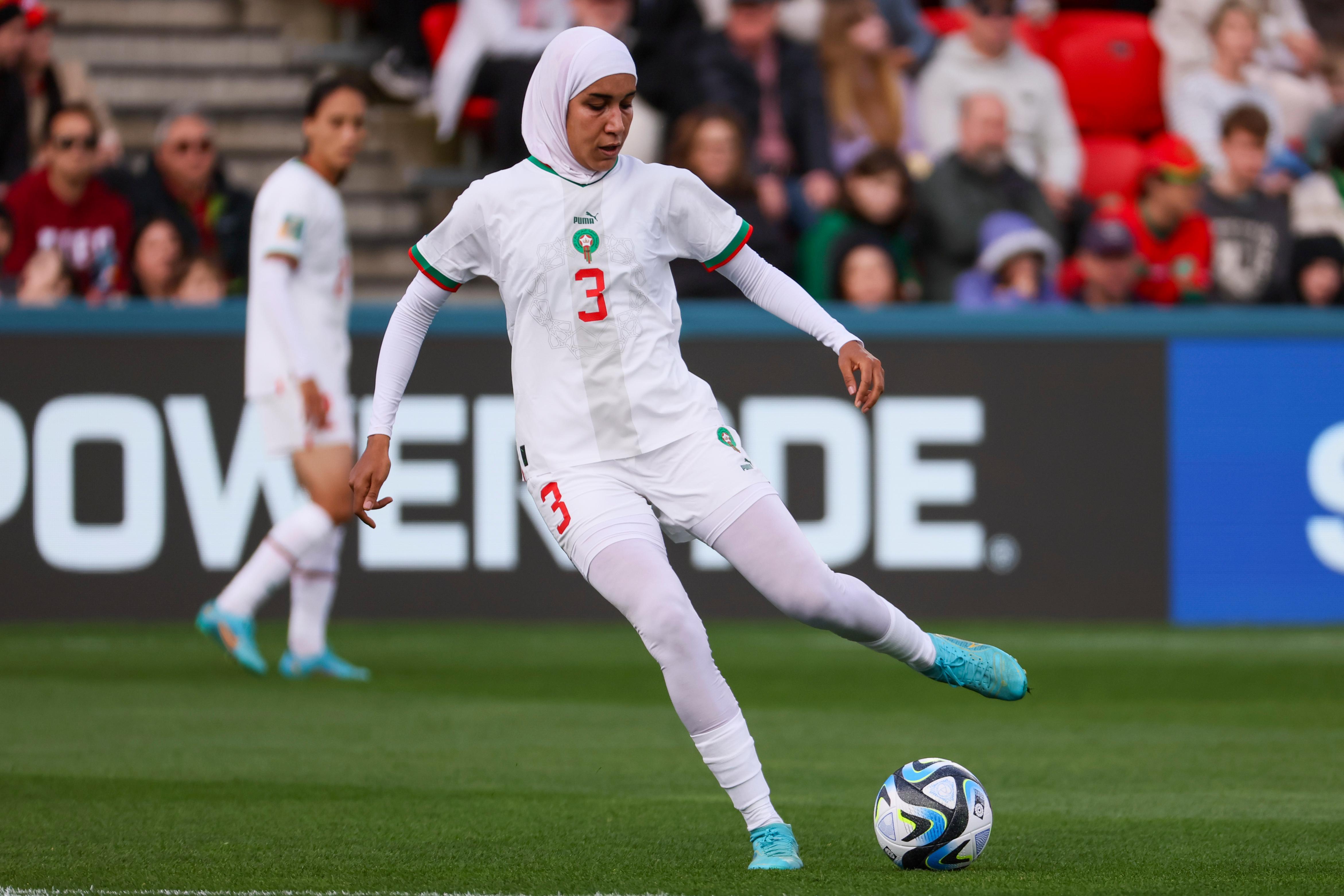 IM iraniana joga sem hijab no Campeonato Mundial e depois se