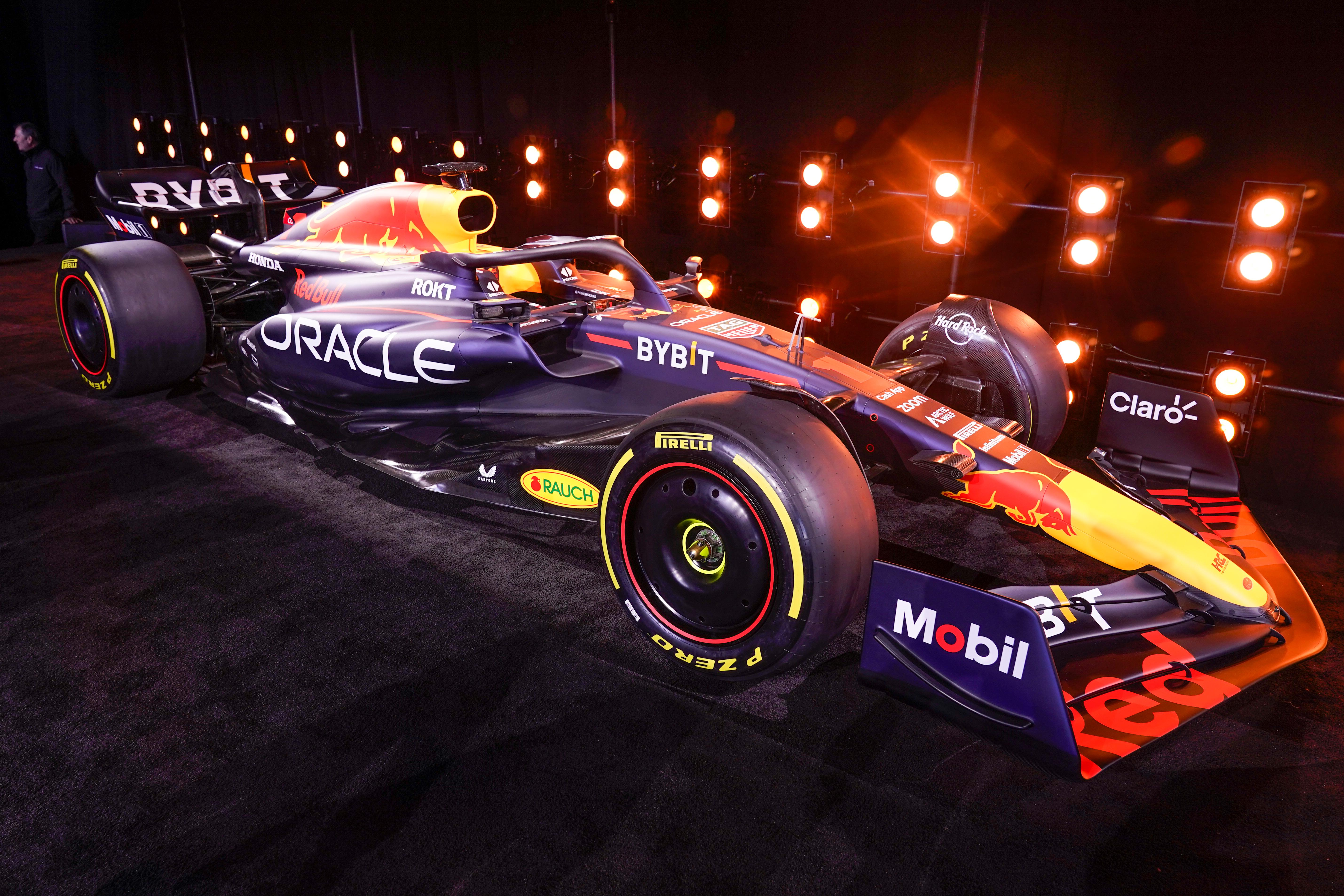 Com campeão Max Verstappen, Red Bull apresenta novo carro da F1 para 2022