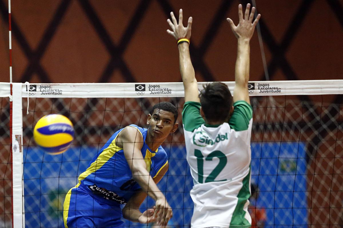 Vôlei: Caçula da seleção masculina, Adriano fala sobre a chance no time