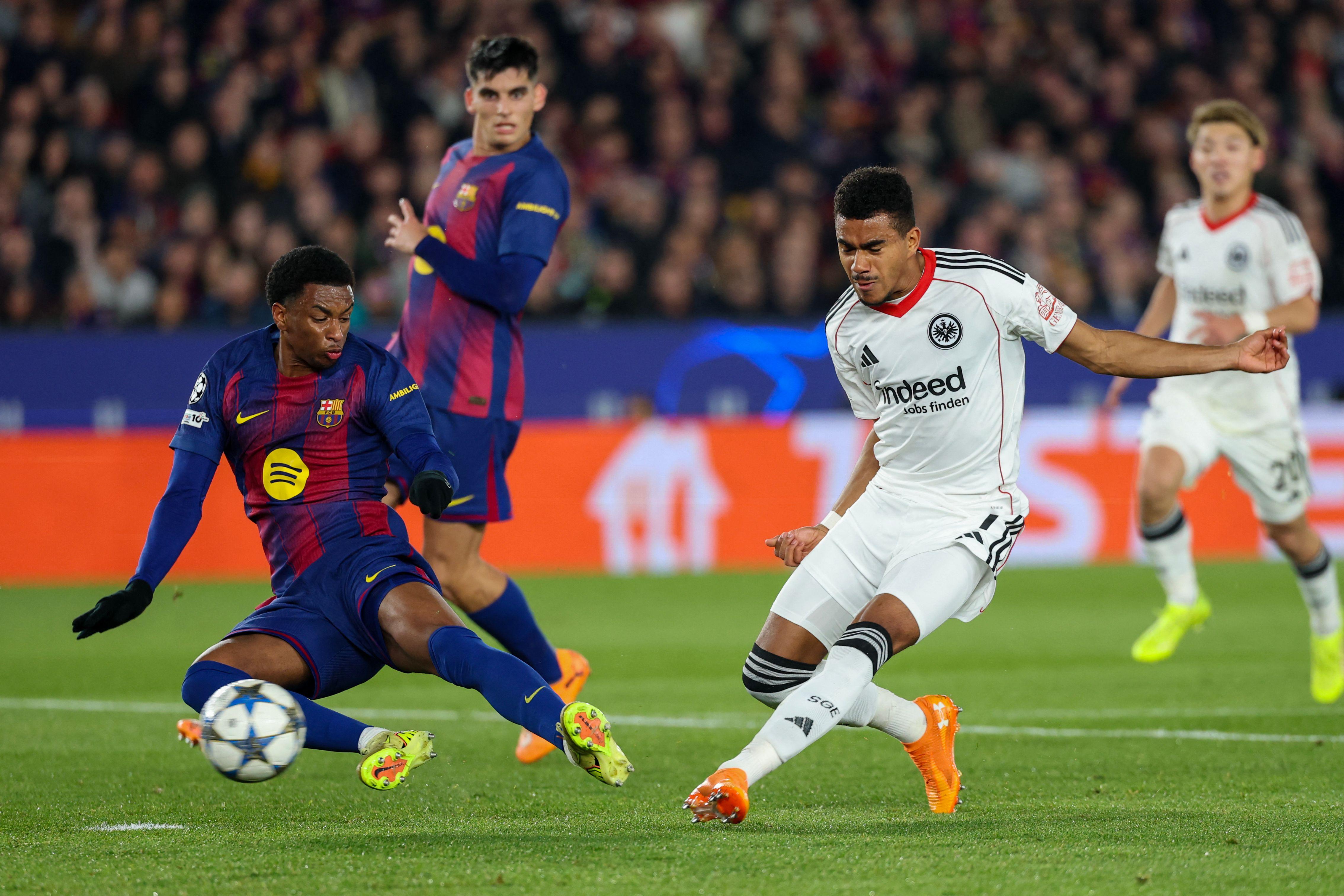 Barcelona vira sobre Frankfurt e volta a vencer pela Champions em