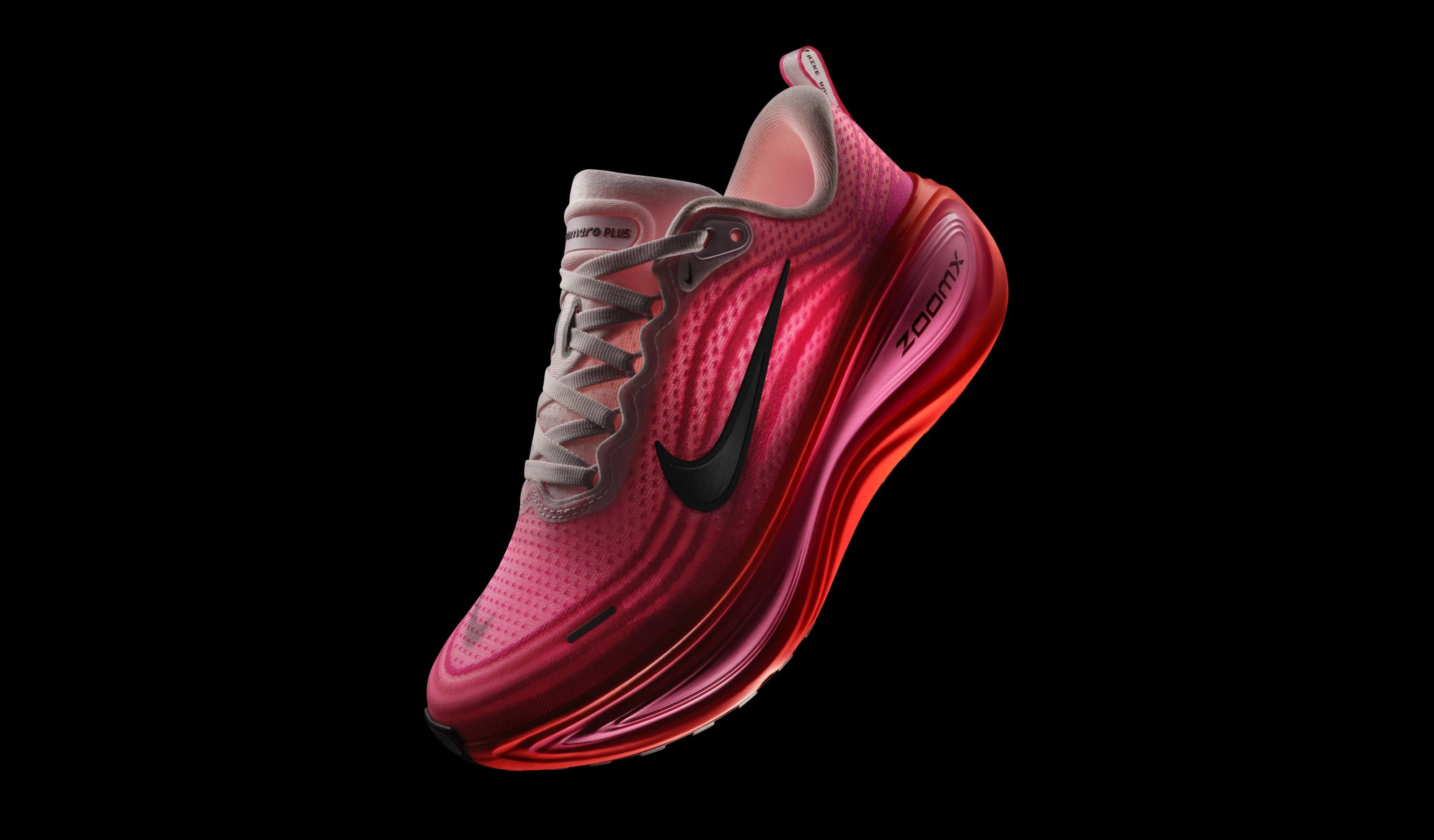 Nike Vomero Plus e Structure 26 chegam ao Brasil com foco em