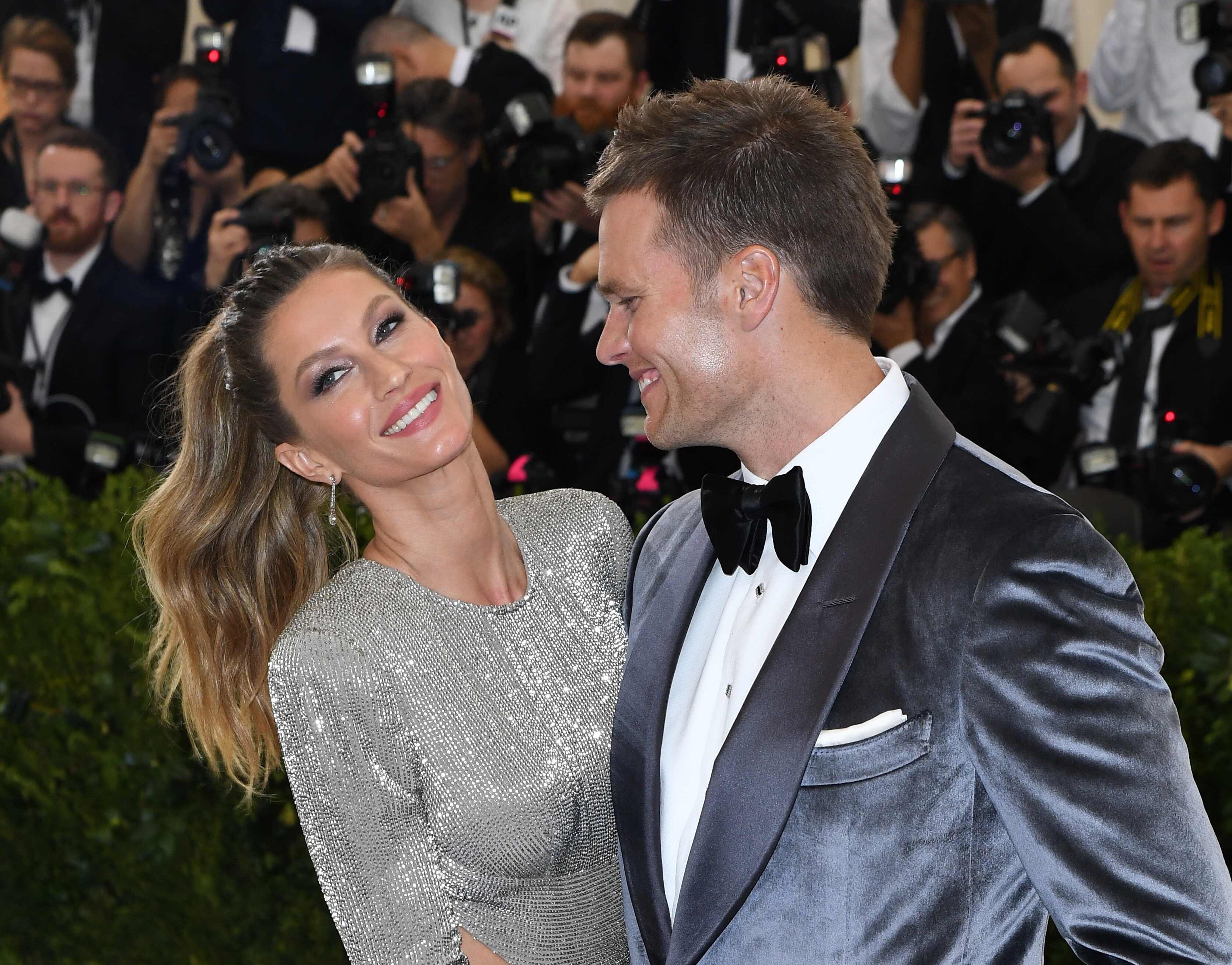 Até Tom Brady está chocado com a beleza de Gisele no baile do MET