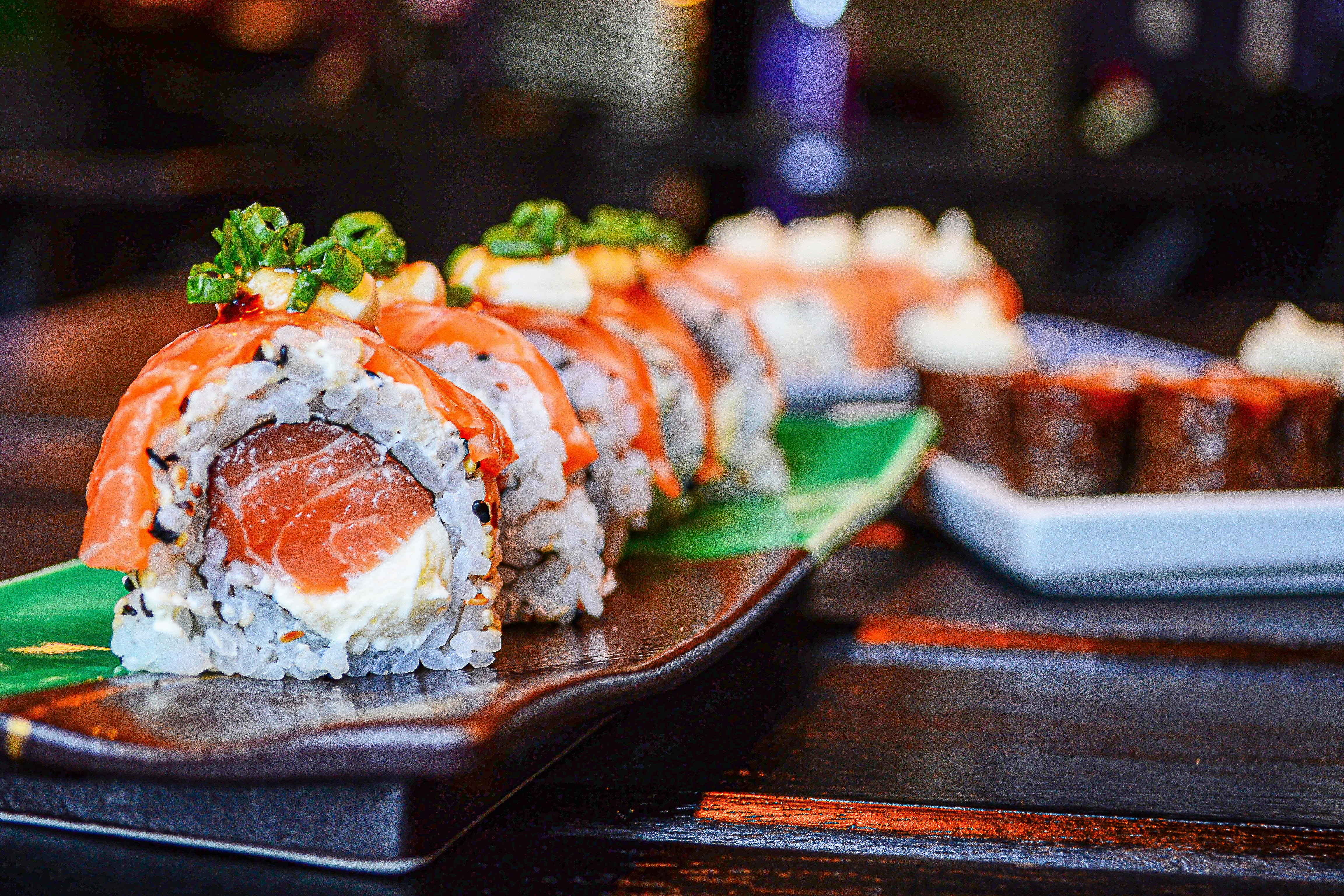 PIZZA DE SUSHI E HAMBÚRGUER DE SUSHI😱😍 Fomos navegar na