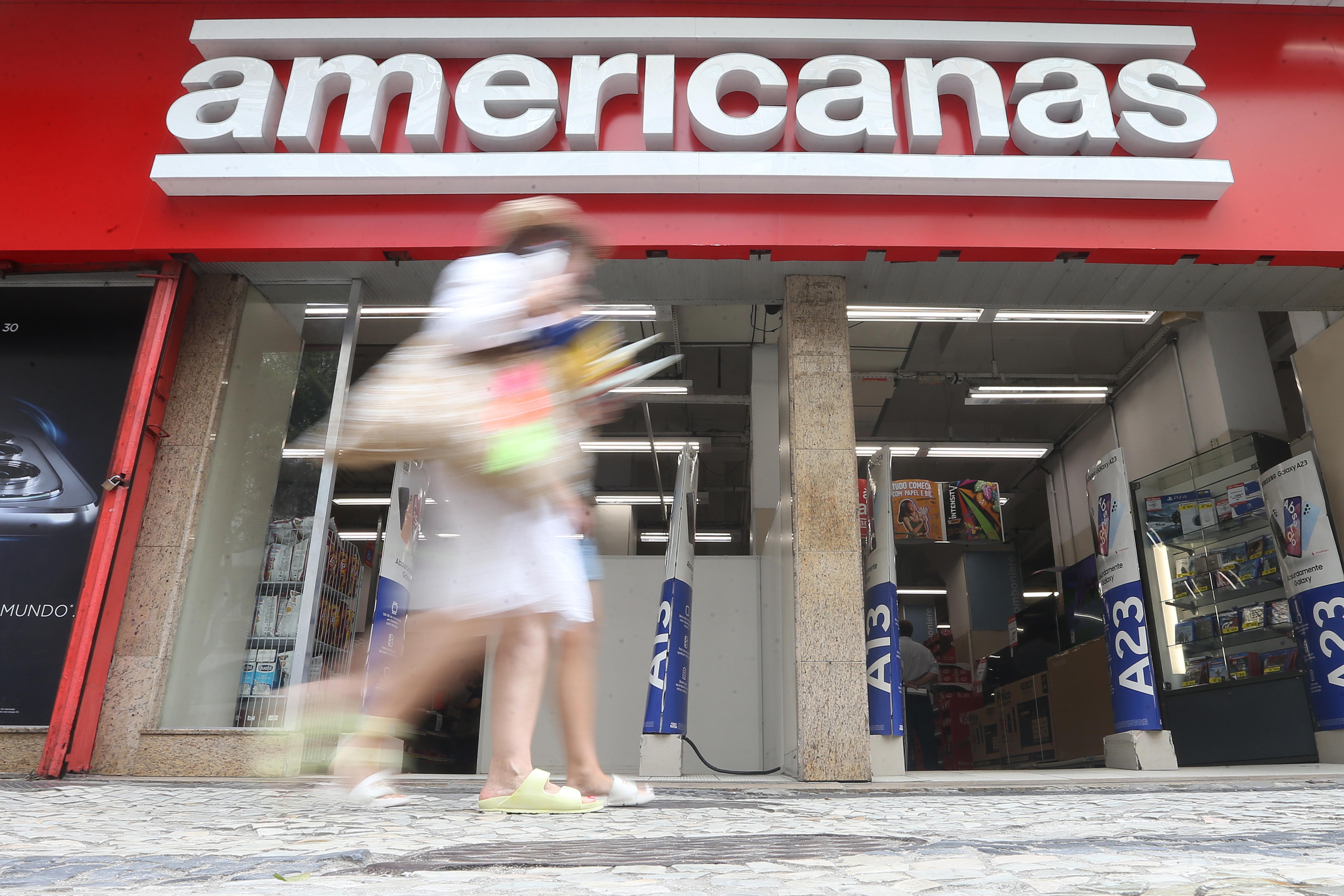 Americanas fecha 38 lojas e perde 10% dos clientes em 2023