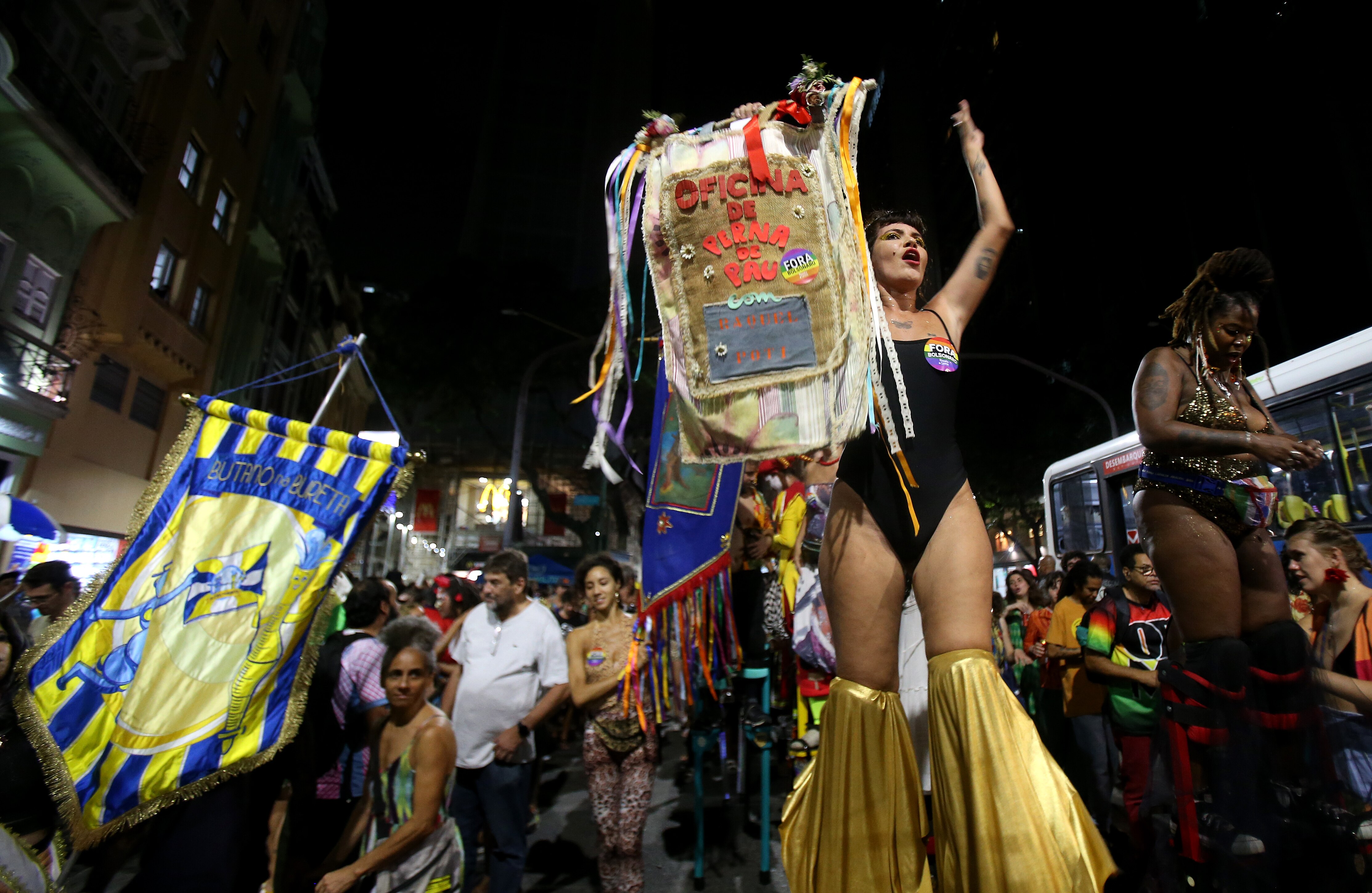Como fica o trânsito quando os blocos de carnaval estão na rua no Rio de  Janeiro, Mobilidade Estadão