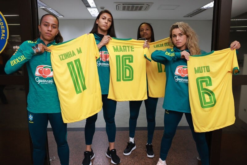 BotaElasNoJogo: campanha das jogadoras brasileiras busca aumentar a  representatividade nos games - Estadão