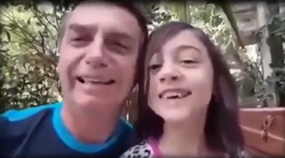 CHOQUEI & Segui SE VEJA: Aos 13 anos, Laura Bolsonaro, filha do  ex-presidente Bolsonaro, aparece em rara foto com a família. - iFunny Brazil