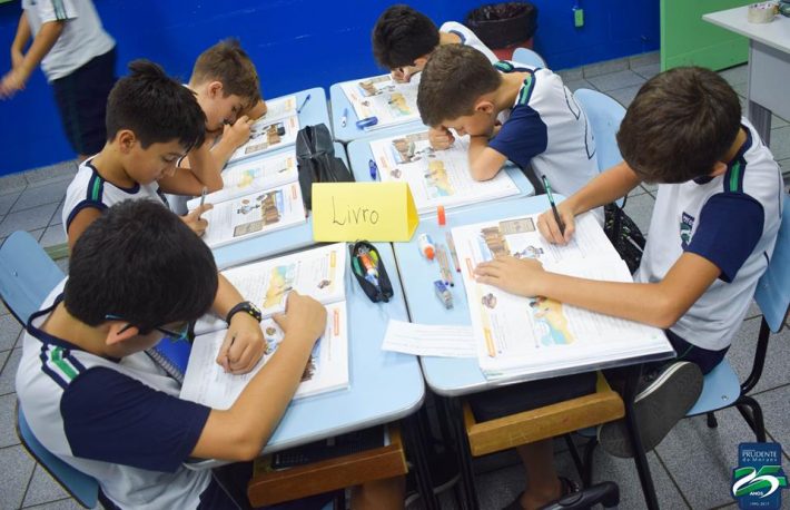 Sala de aula invertida – alunos se tornam protagonistas do aprendizado –  Colégio Ateneu