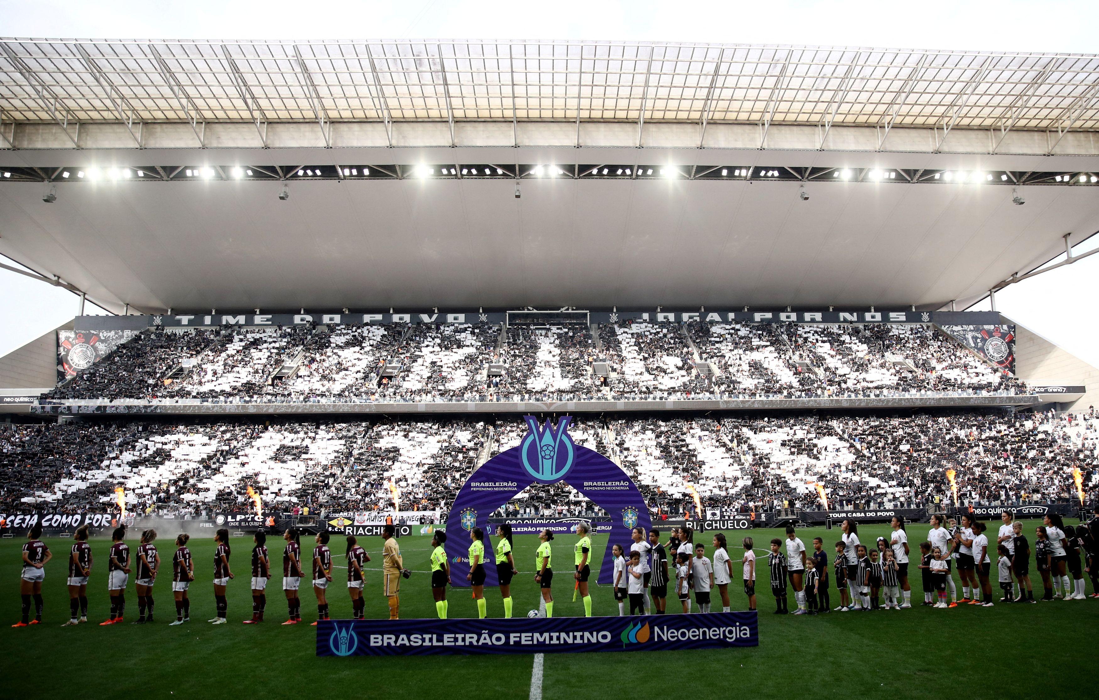 Torcida do Corinthians estabelece novo recorde de público em jogos de futebol  feminino no Brasil