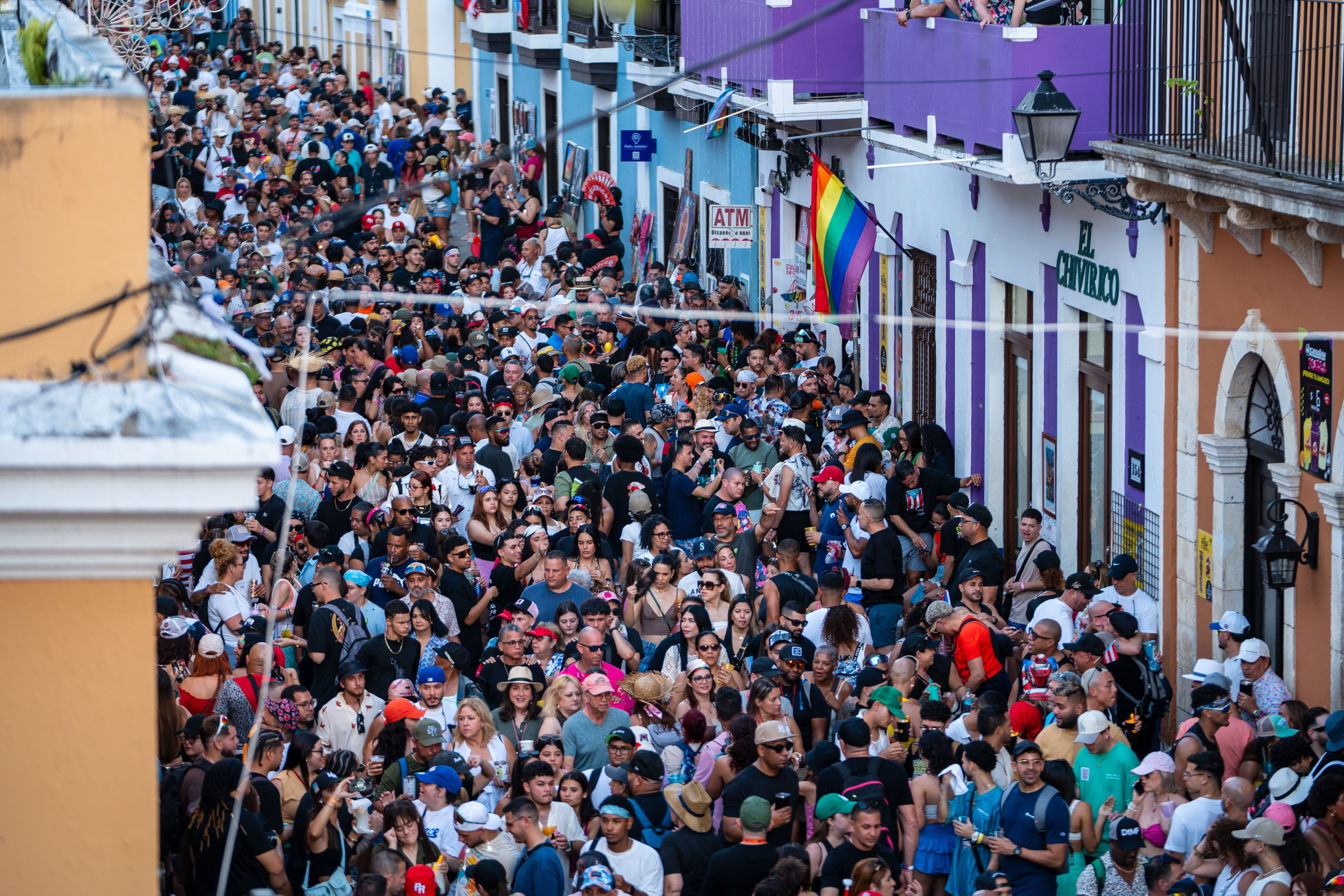 FOTOS: Abarrota'o el último día de las Fiestas de la Calle San Sebastián 2025