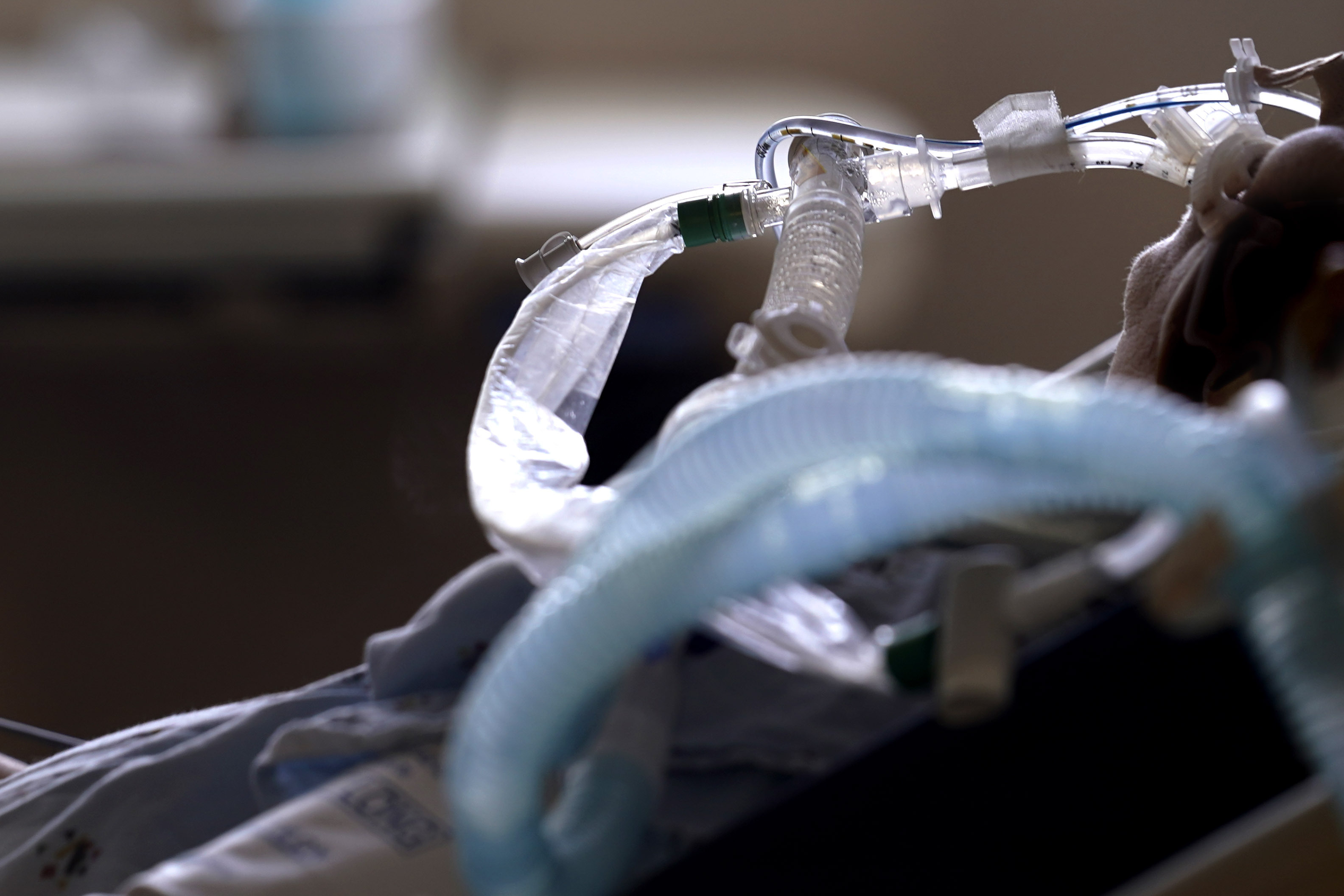 Salud reporta una muerte adicional y 111 hospitalizados por COVID-19