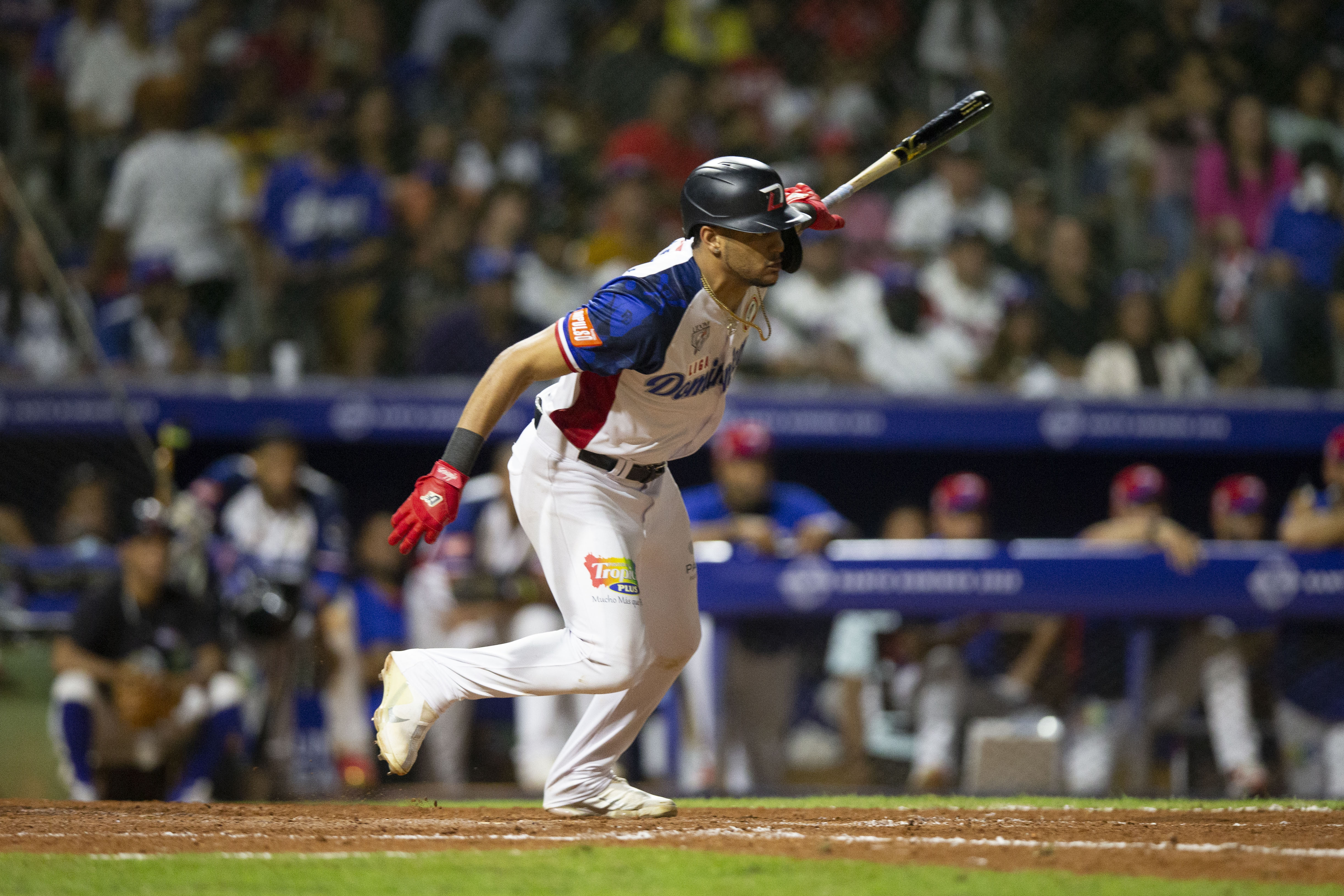 De La Cruz batea enorme jonrón y Rojos vencen 9-2 a Nacionales