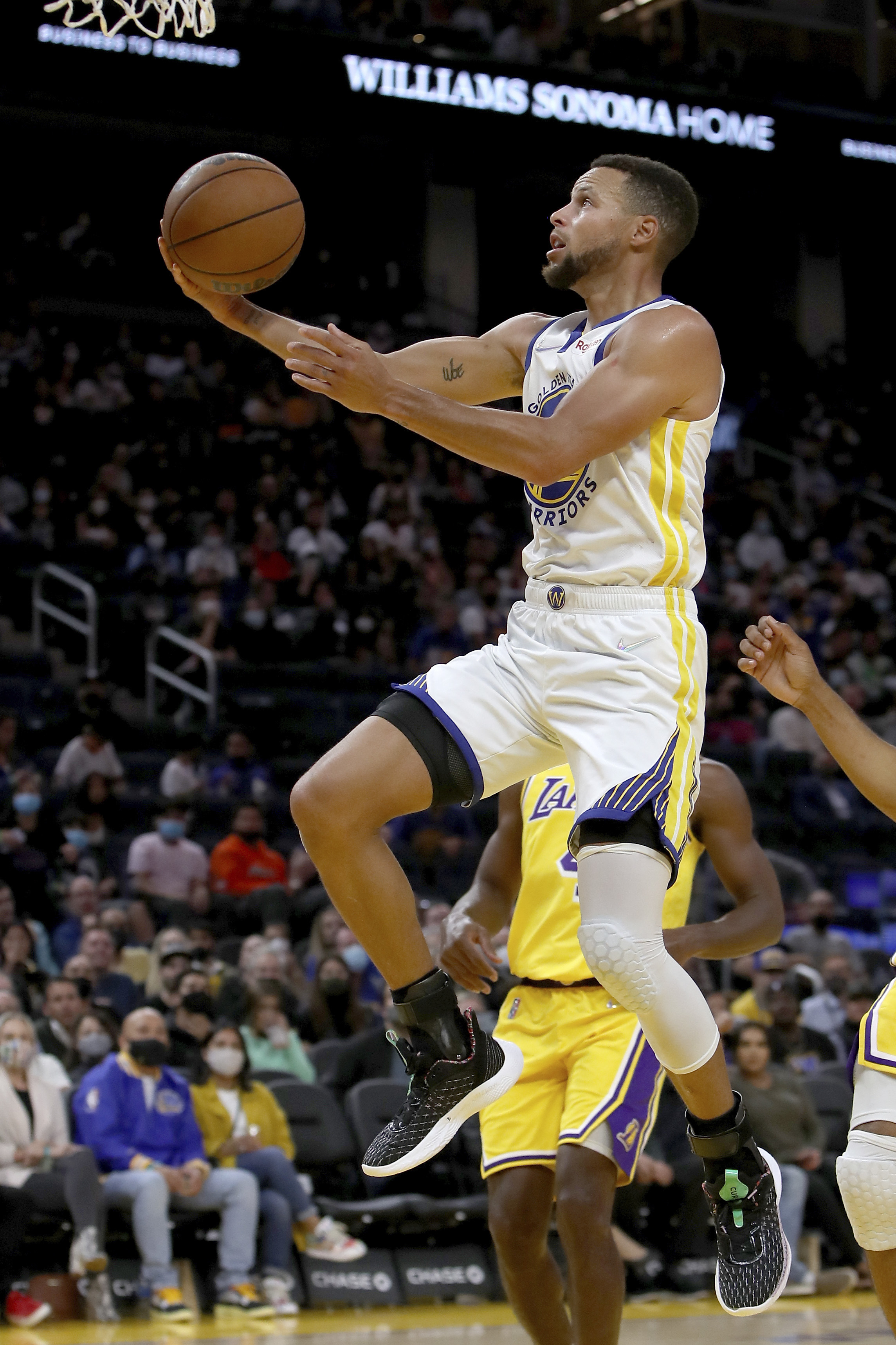 Los Lakers celebran sus 75 años en la NBA con una recordada