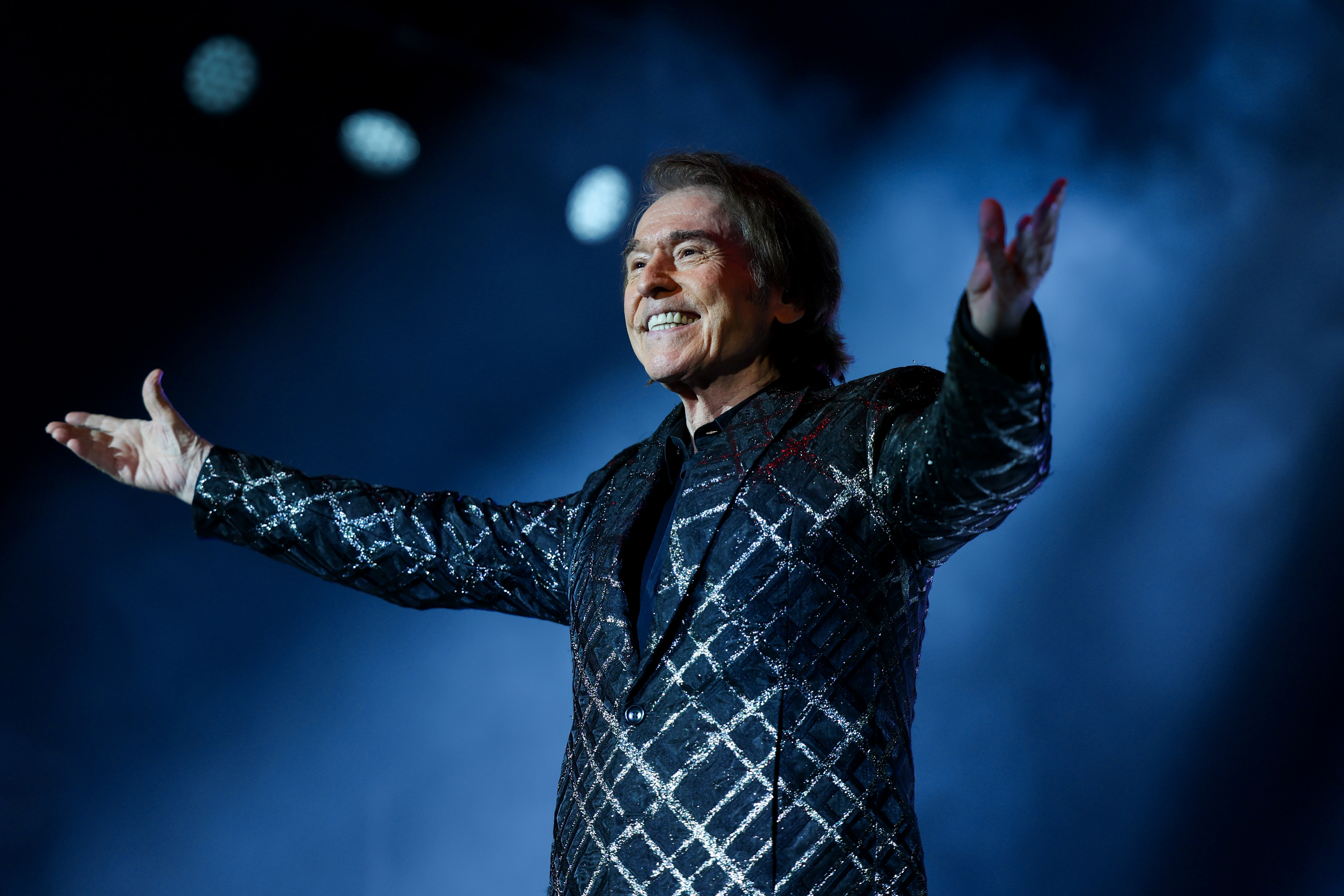 Raphael será hospitalizado en Navidad