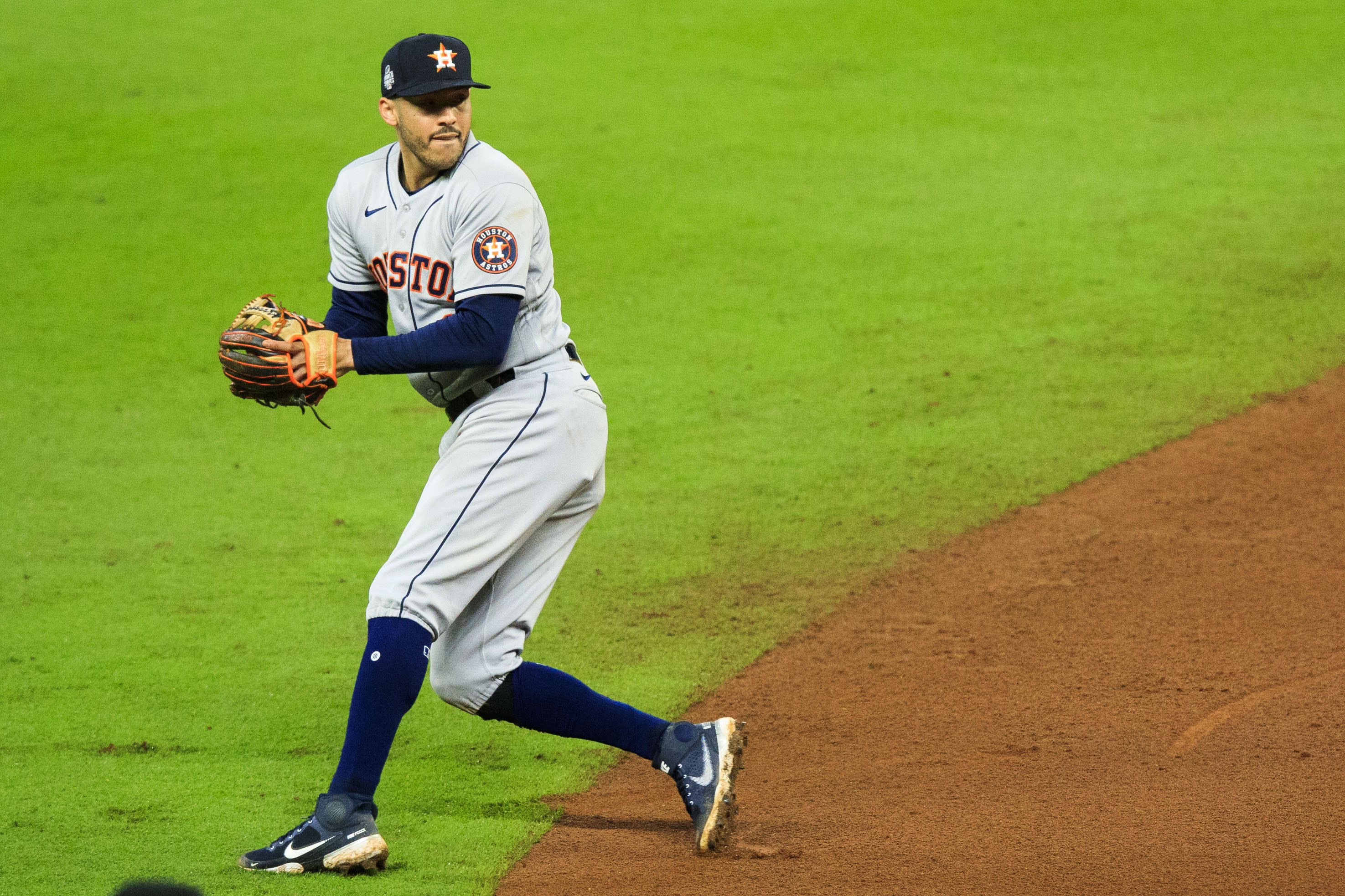 Hermano menor de Carlos Correa firmará con los Astros de Houston