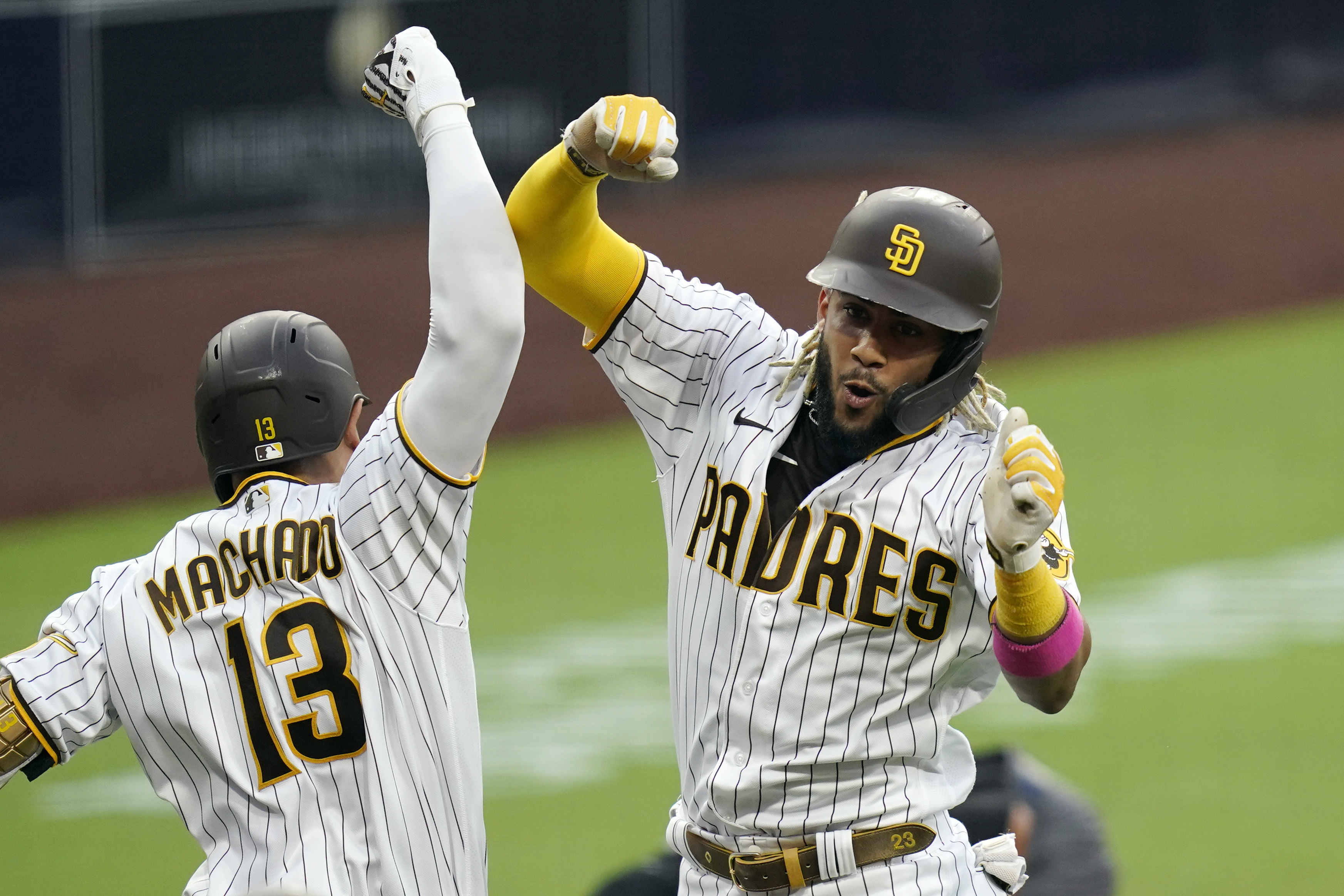 Peloterosrd - #MLB  ⚾️ Tony La Russa dijo que Yermin Mercedes 🇩🇴  enfrentará consecuencias por hacer swing (el cual resultó ser un  cuadrangular) en conteo de 3-0 a Willians Astudillo en