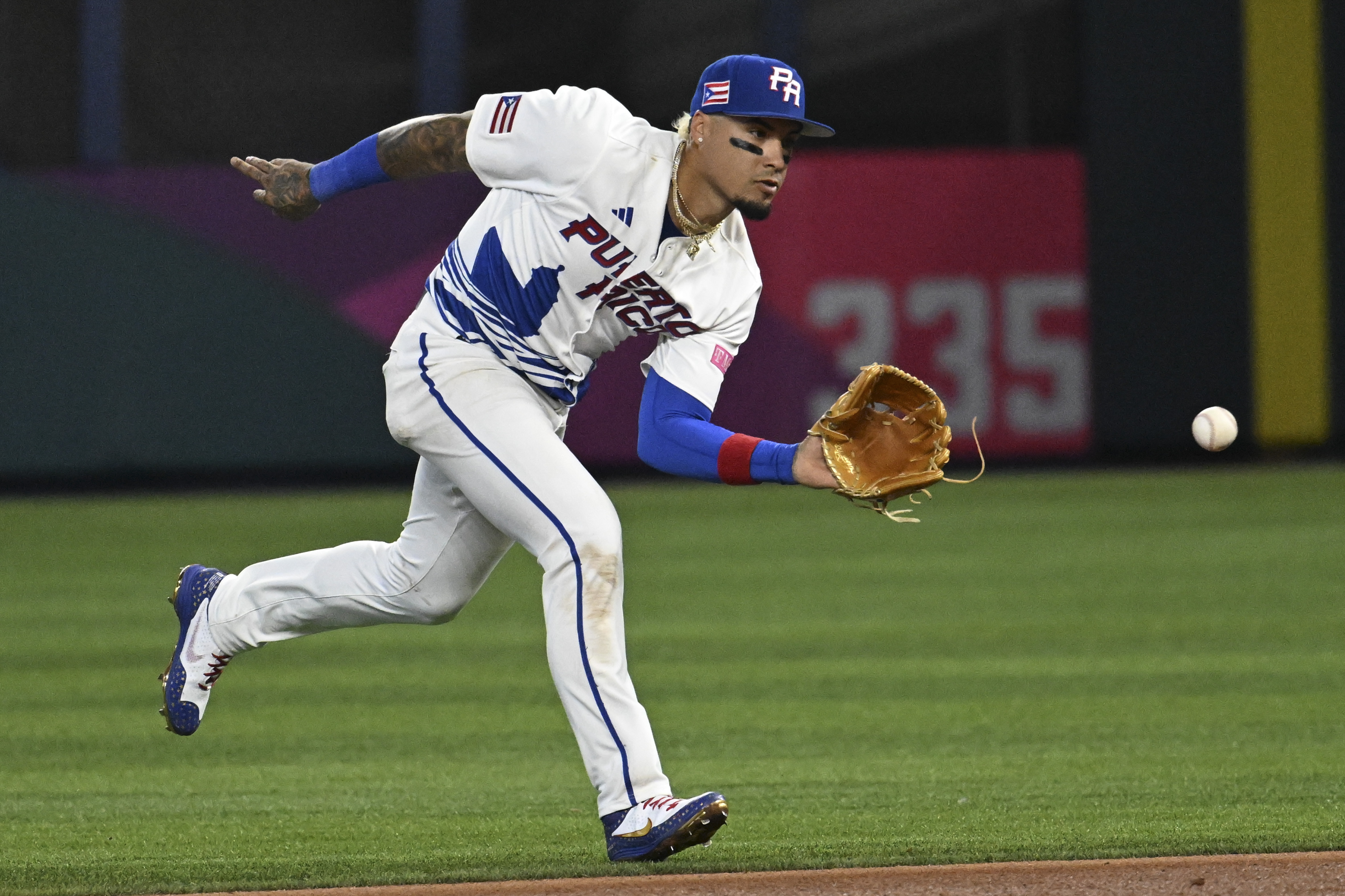 Venezolano David Peralta involucrado en cambio con Rays