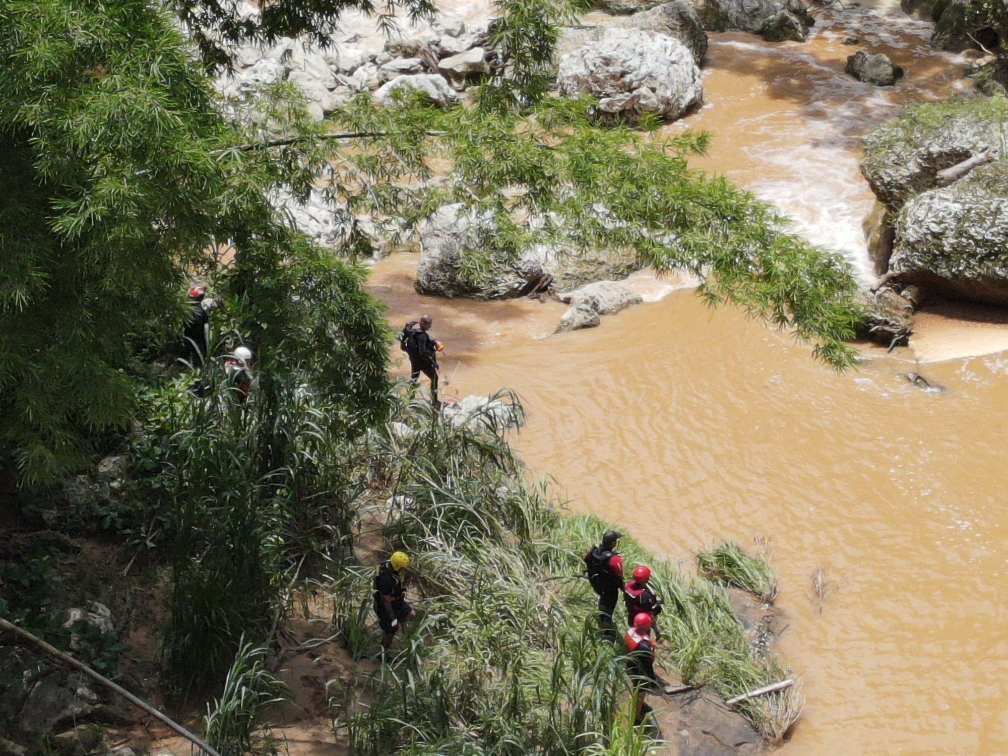 Continúa de forma pasiva la búsqueda de joven arrastrada por río en Arecibo  - El Nuevo Día