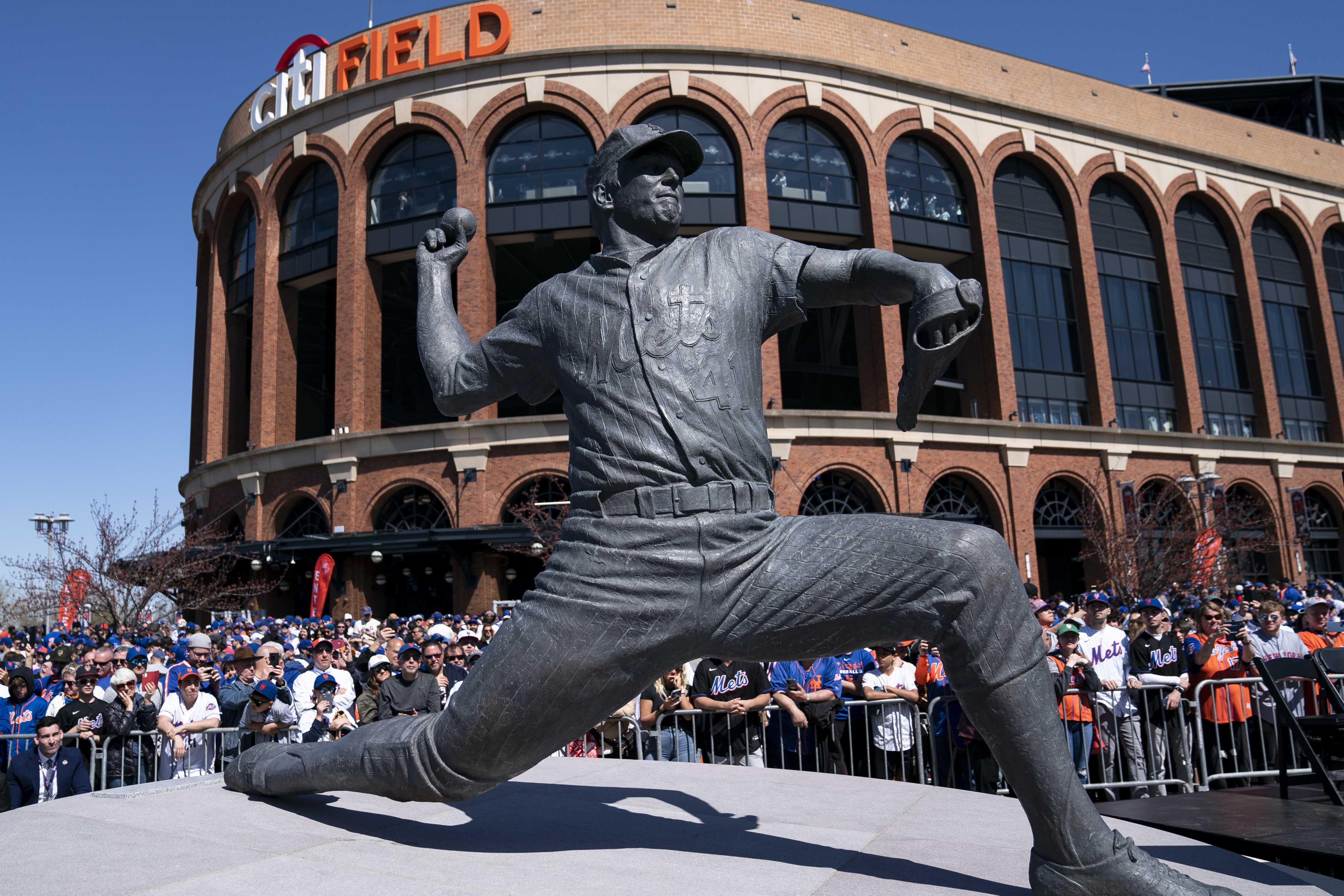 New York Mets on X: ⚾️ Tom Seaver statue coming to @CitiField