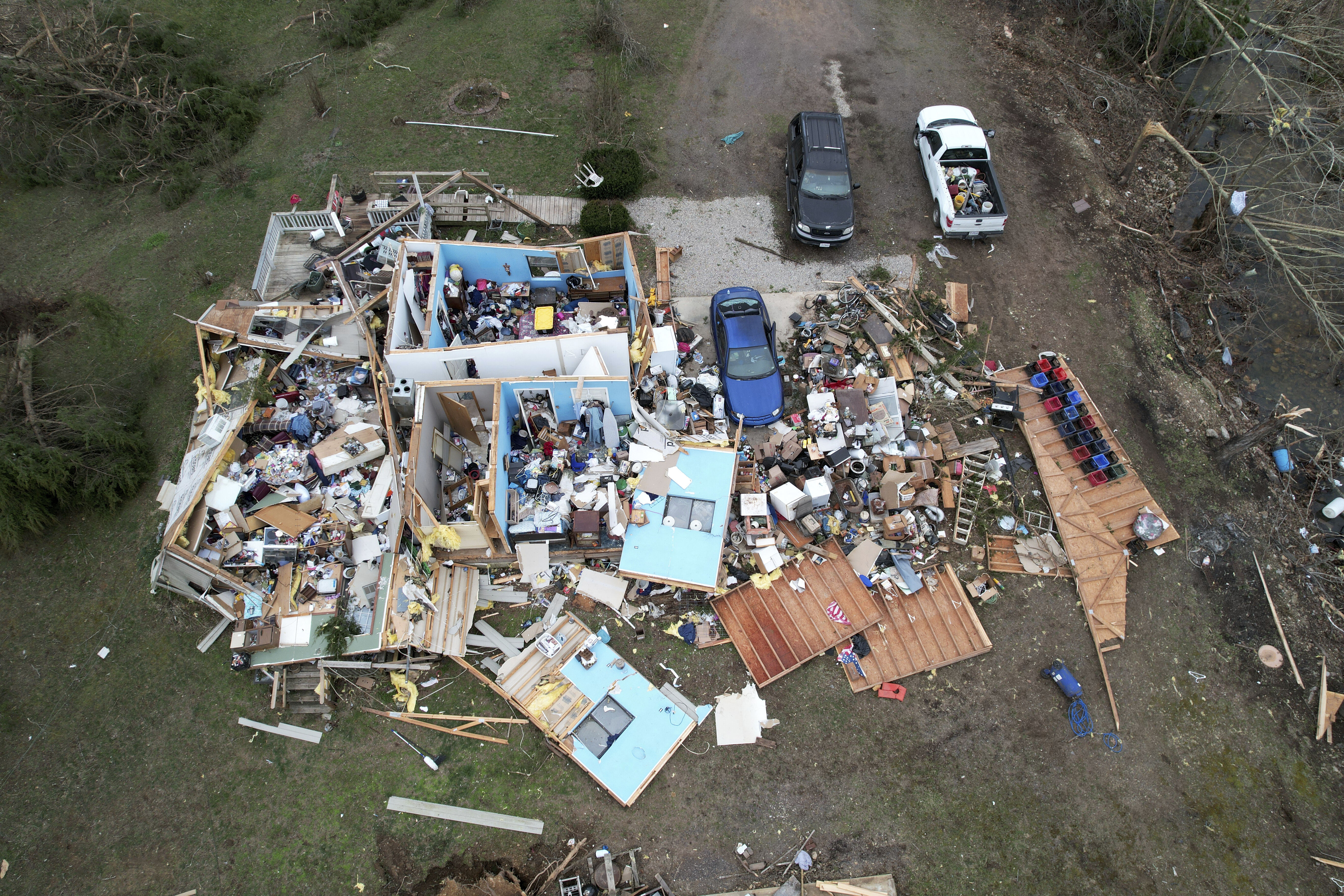 At least 32 dead in massive US storm after new fatalities reported